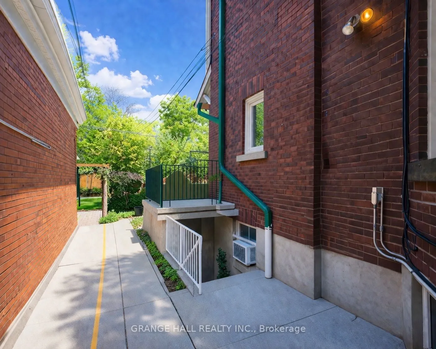 1544 King Street W