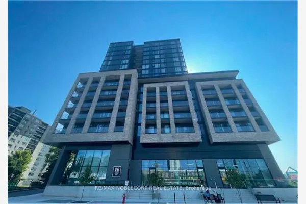 86 Dundas Street E