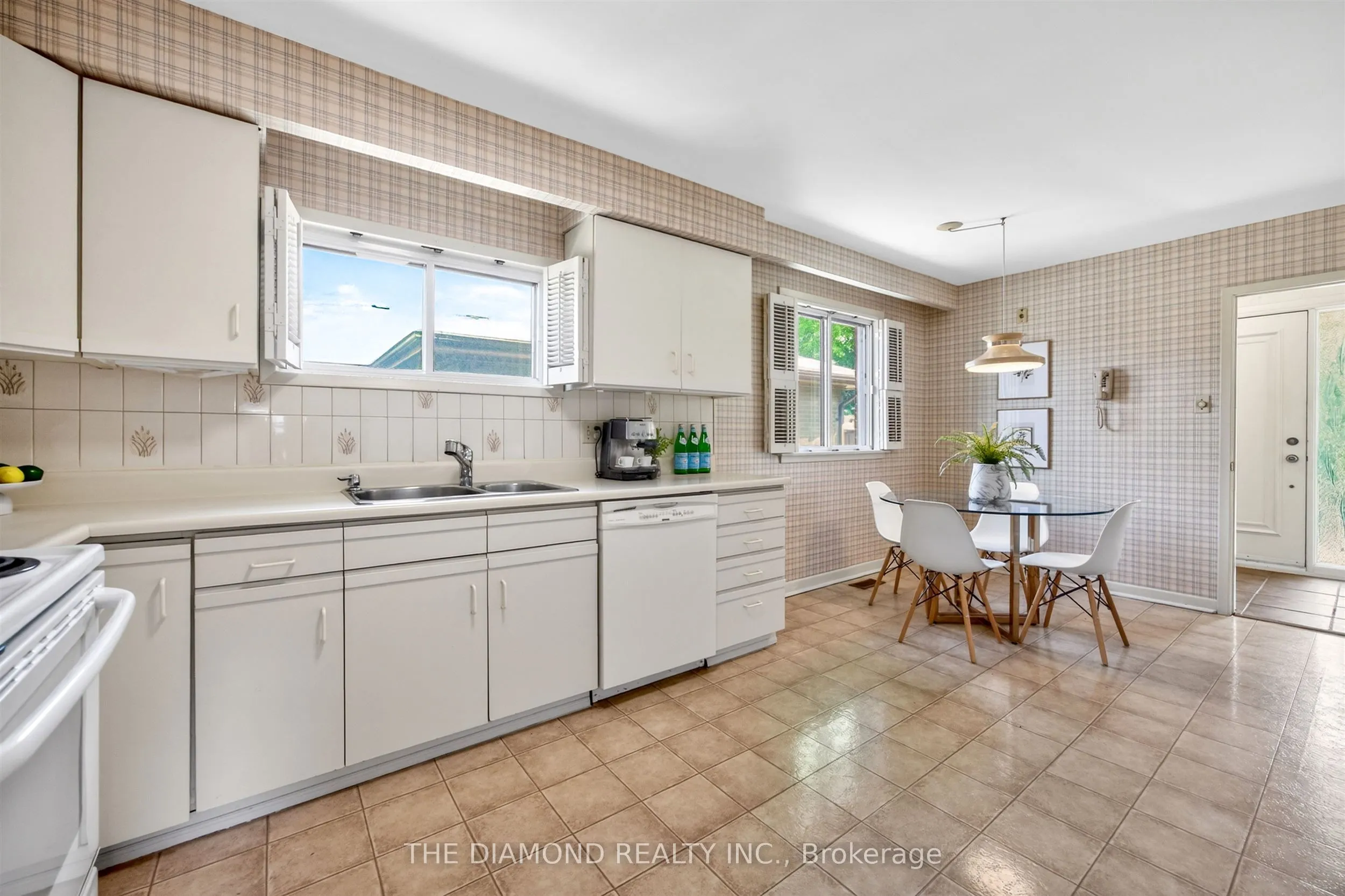 11 Swordbill Drive