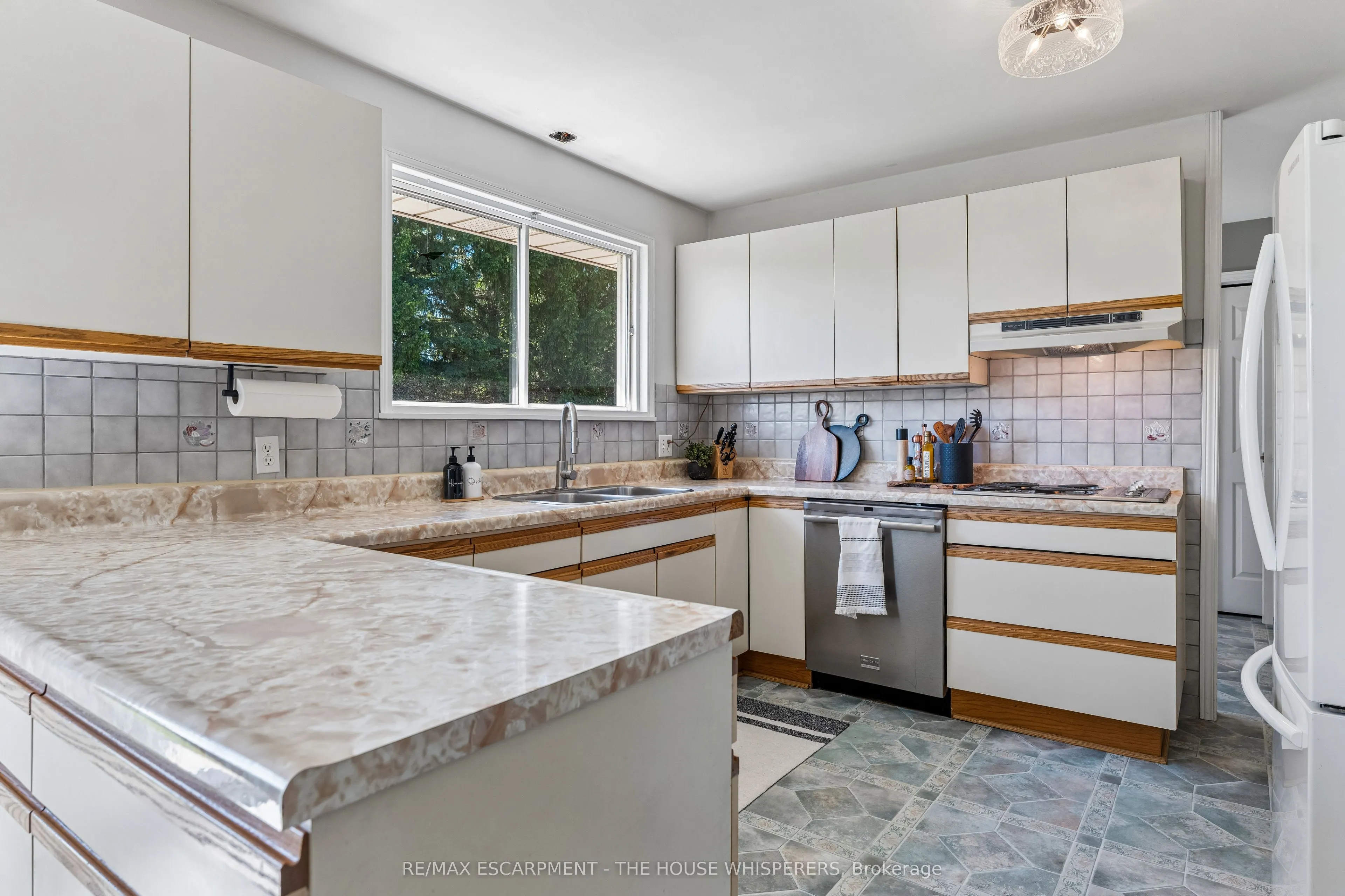1250 Arkell Road