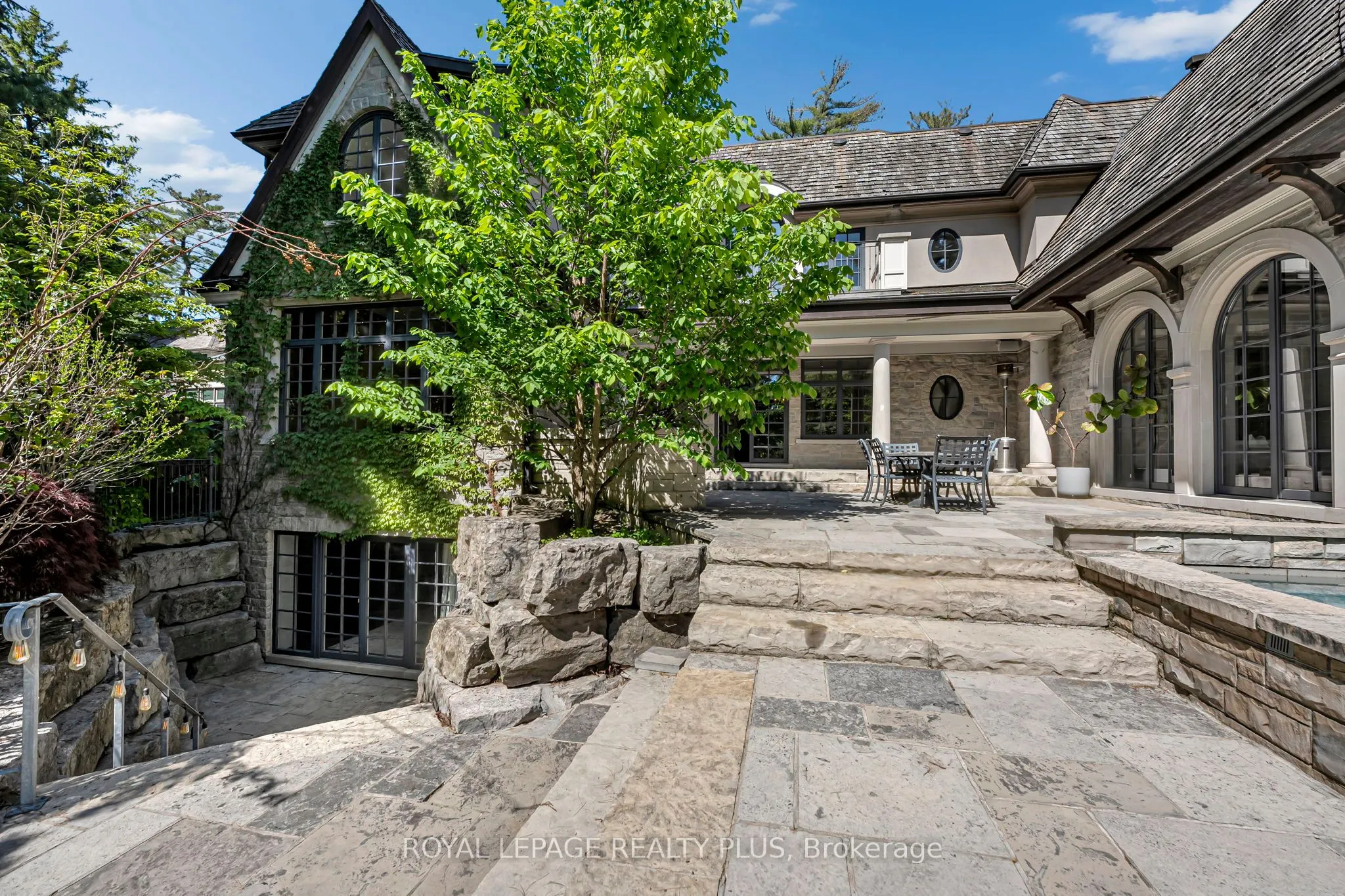 1476 Carmen Drive