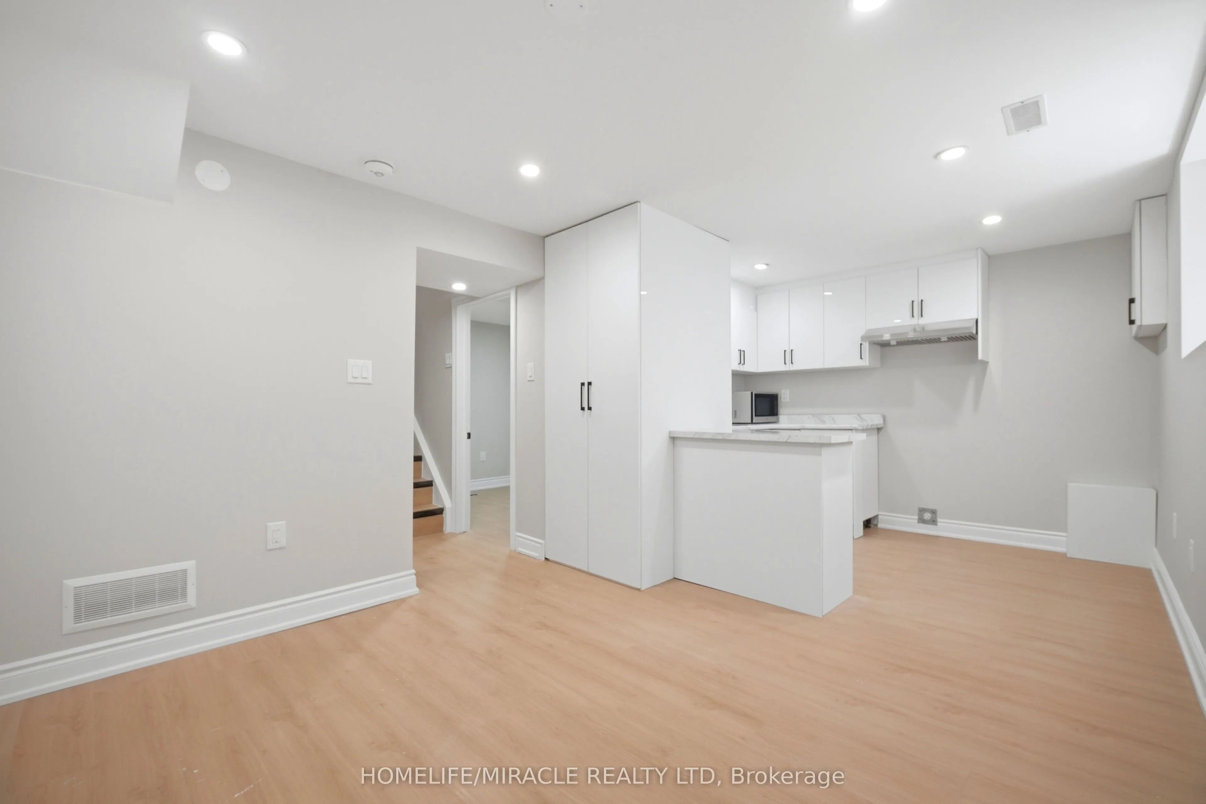 96 Bonham Boulevard