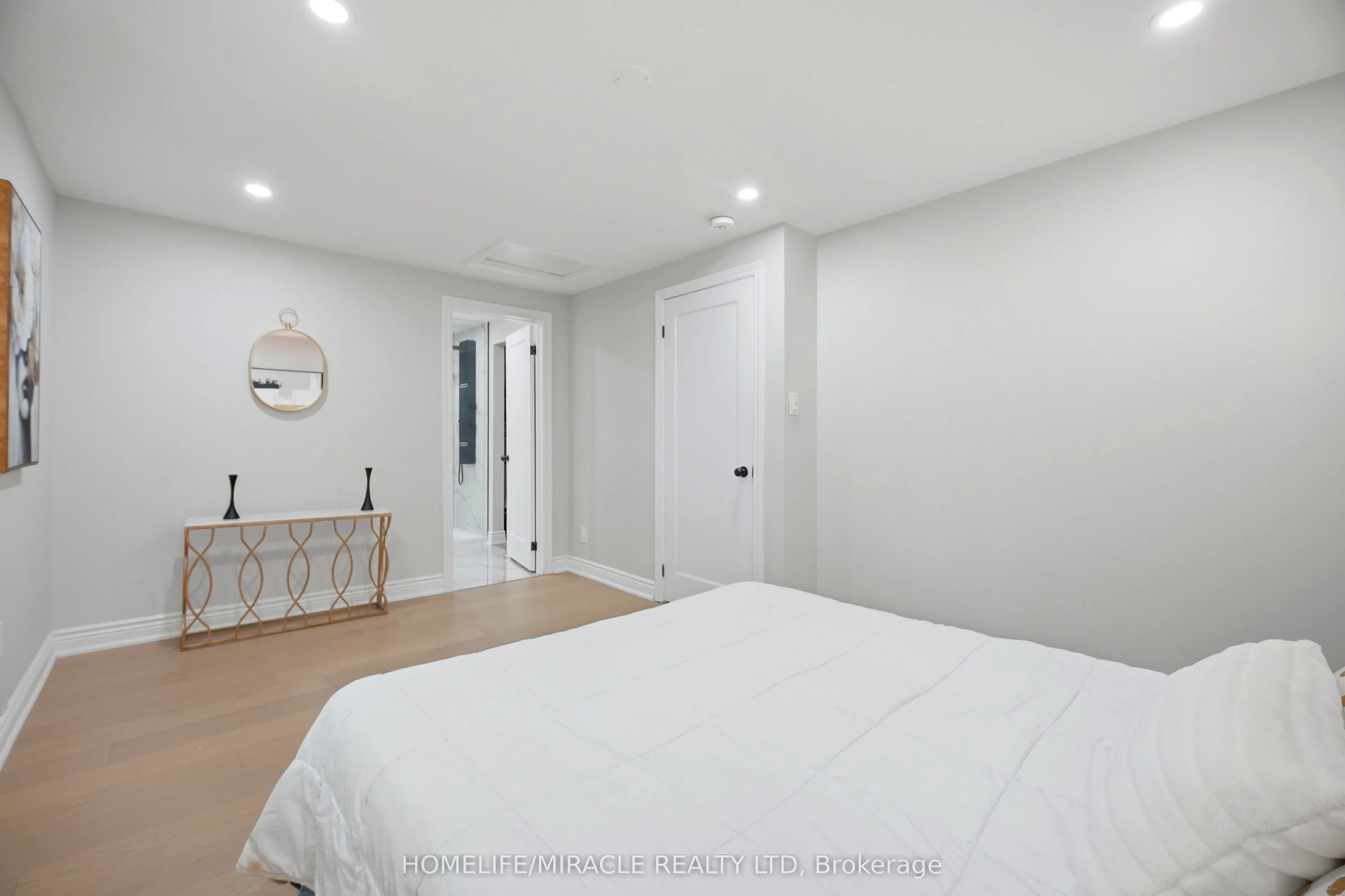 96 Bonham Boulevard
