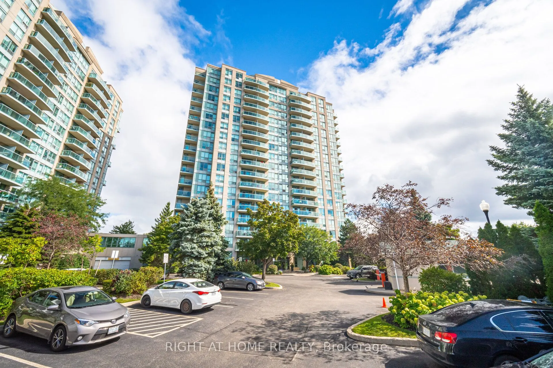 2545 Erin Centre Boulevard #1211
