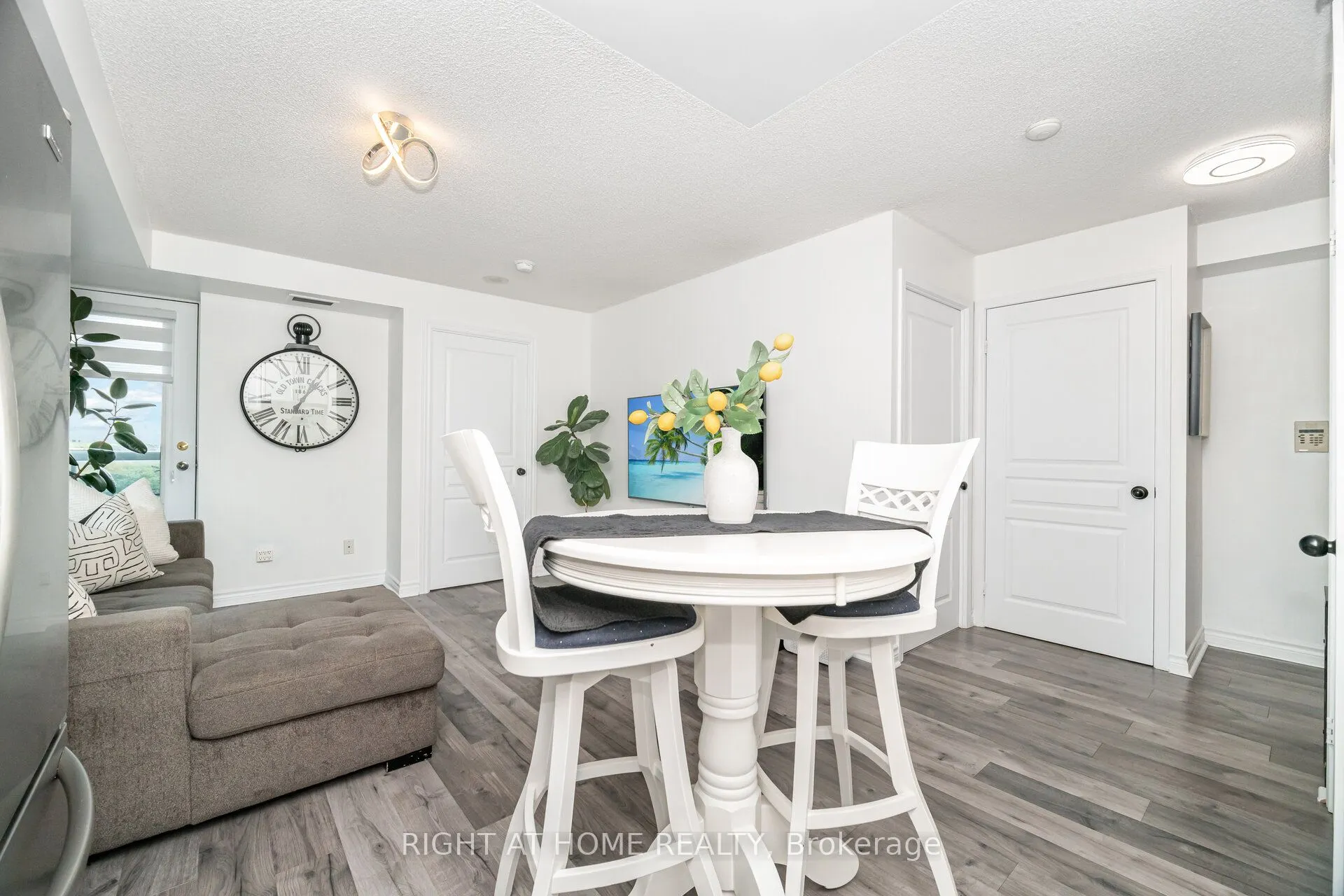2545 Erin Centre Boulevard #1211