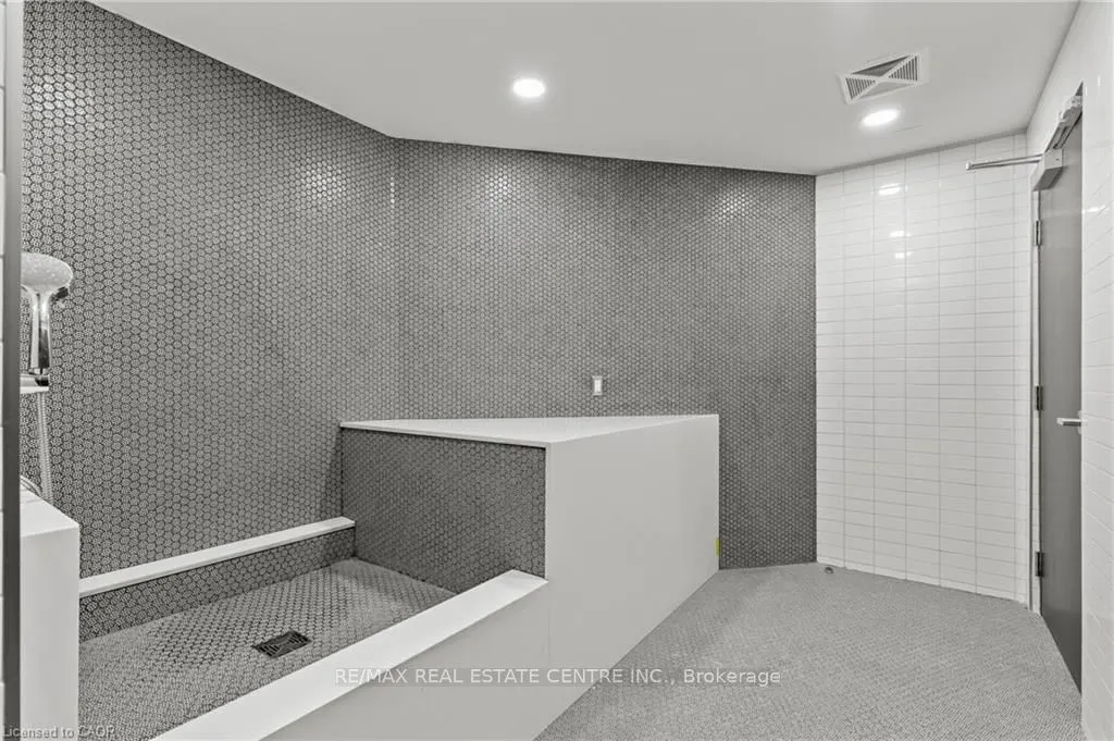 405 Dundas Street W #316