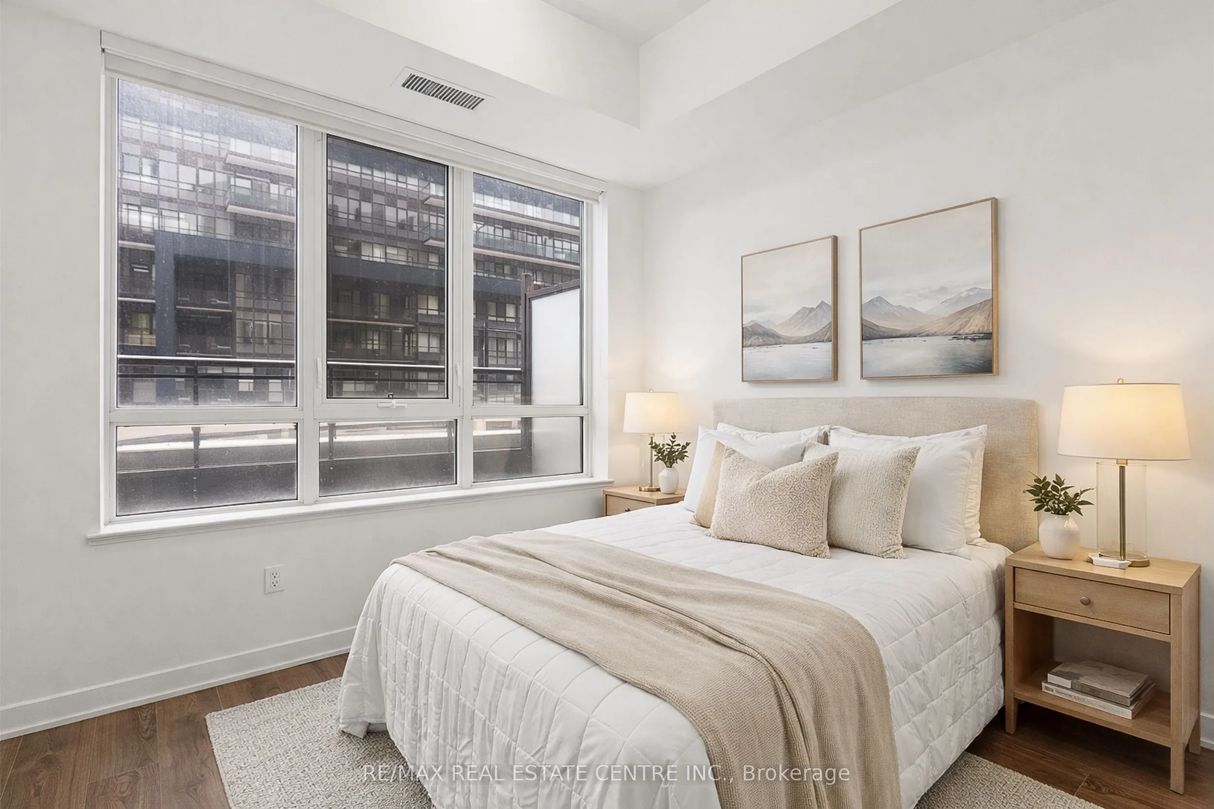 405 Dundas Street W #316