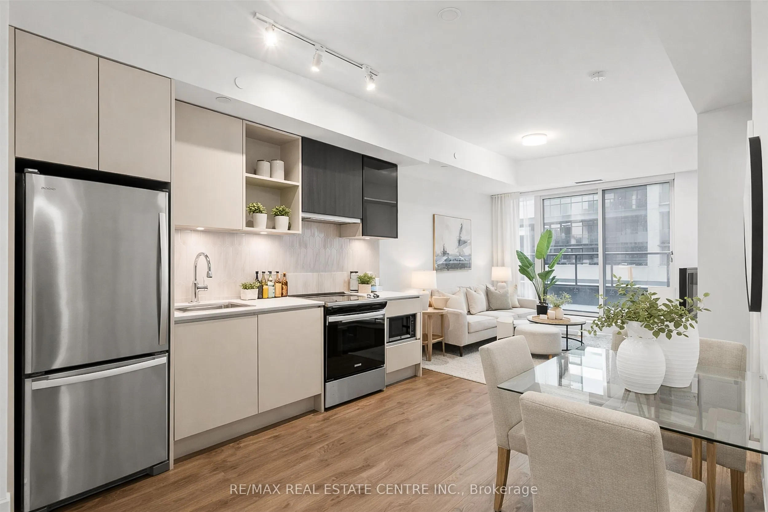405 Dundas Street W #316