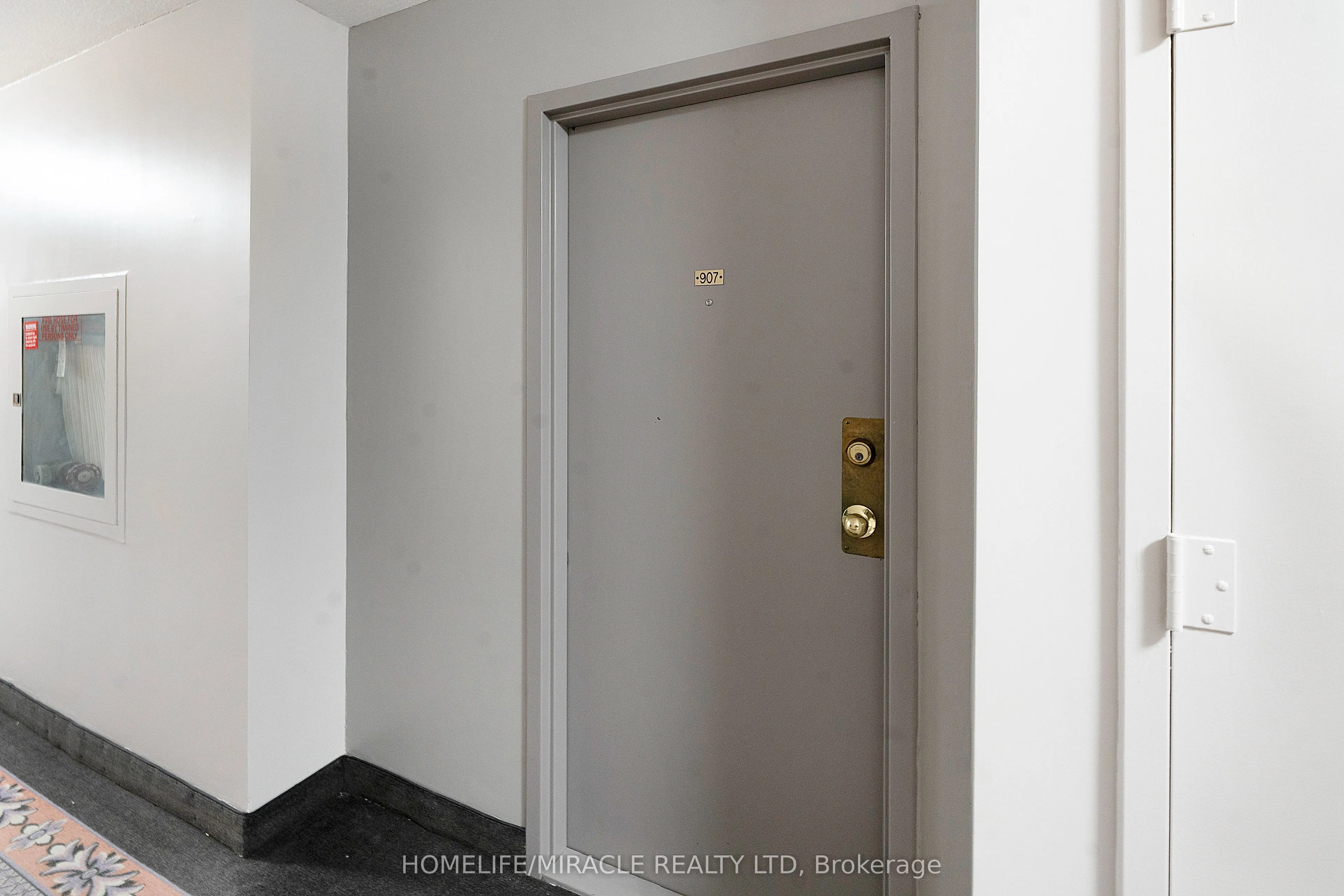 15 Kensington Road #907