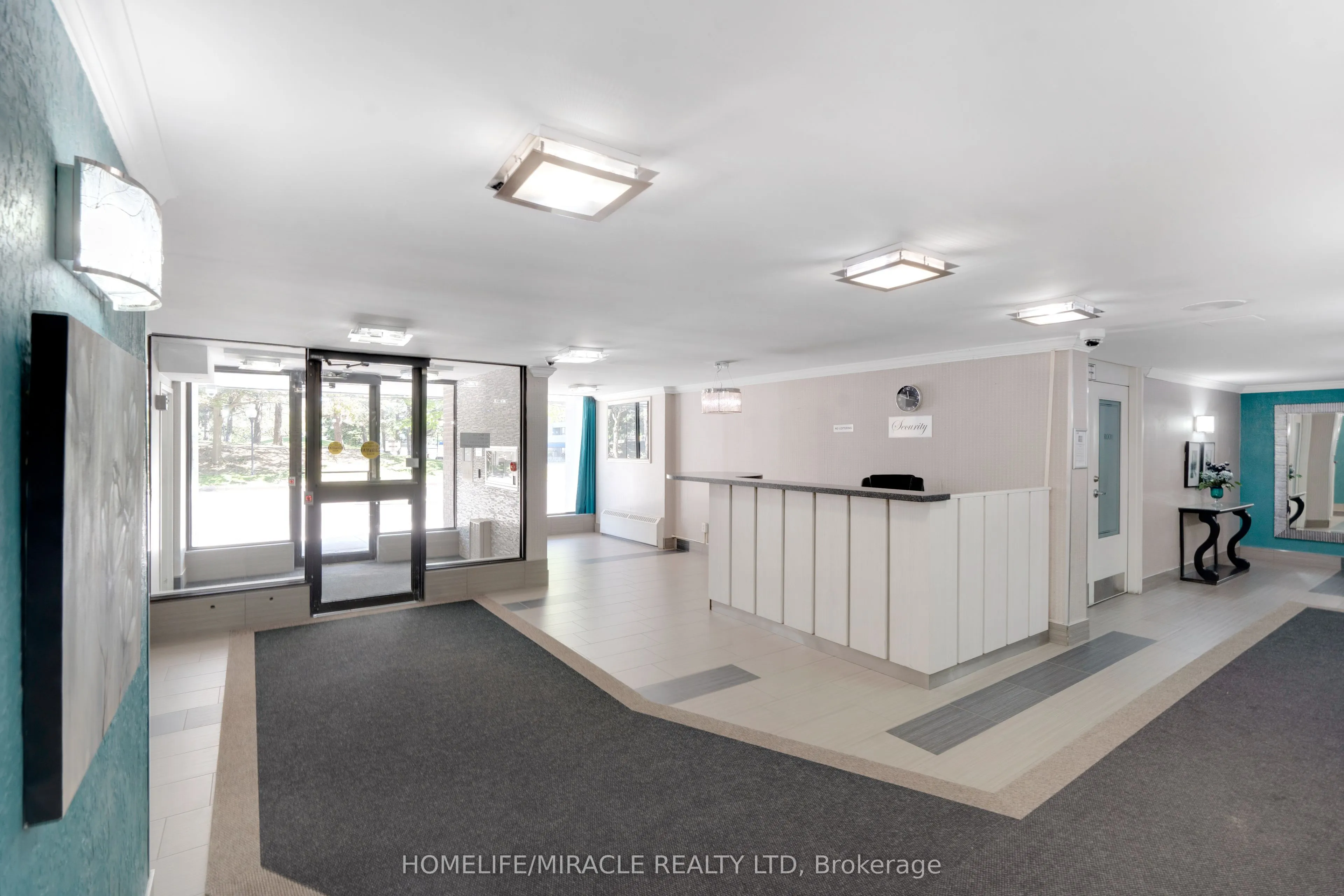 15 Kensington Road #907