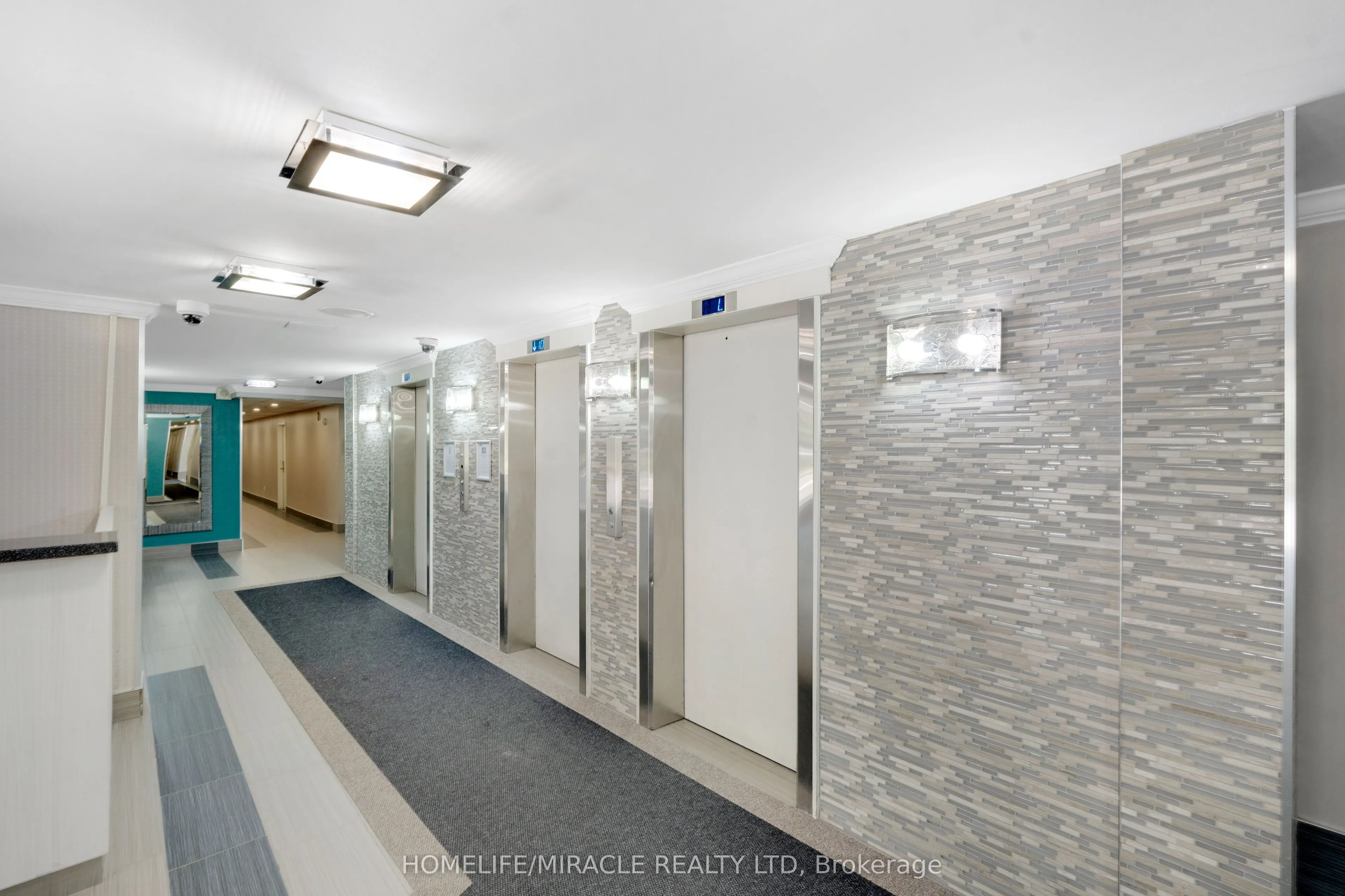 15 Kensington Road #907
