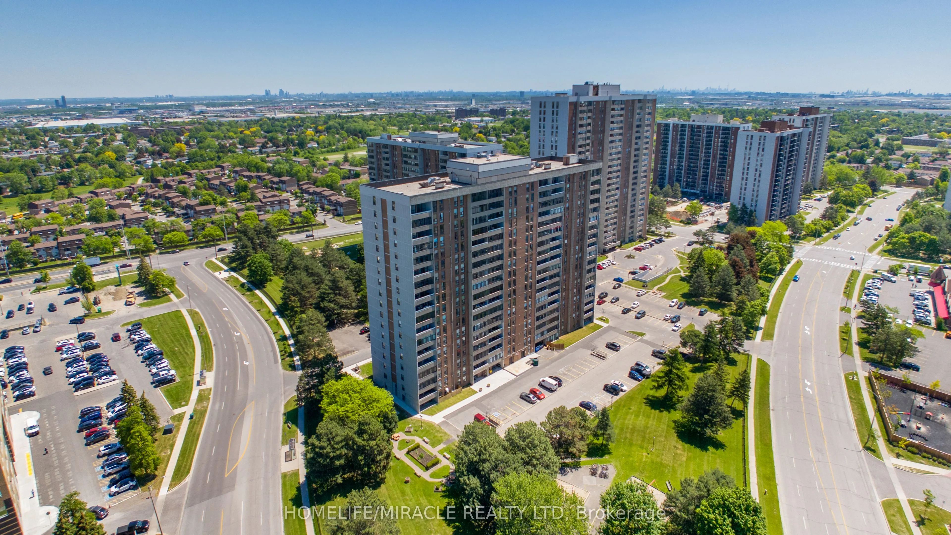 15 Kensington Road #907