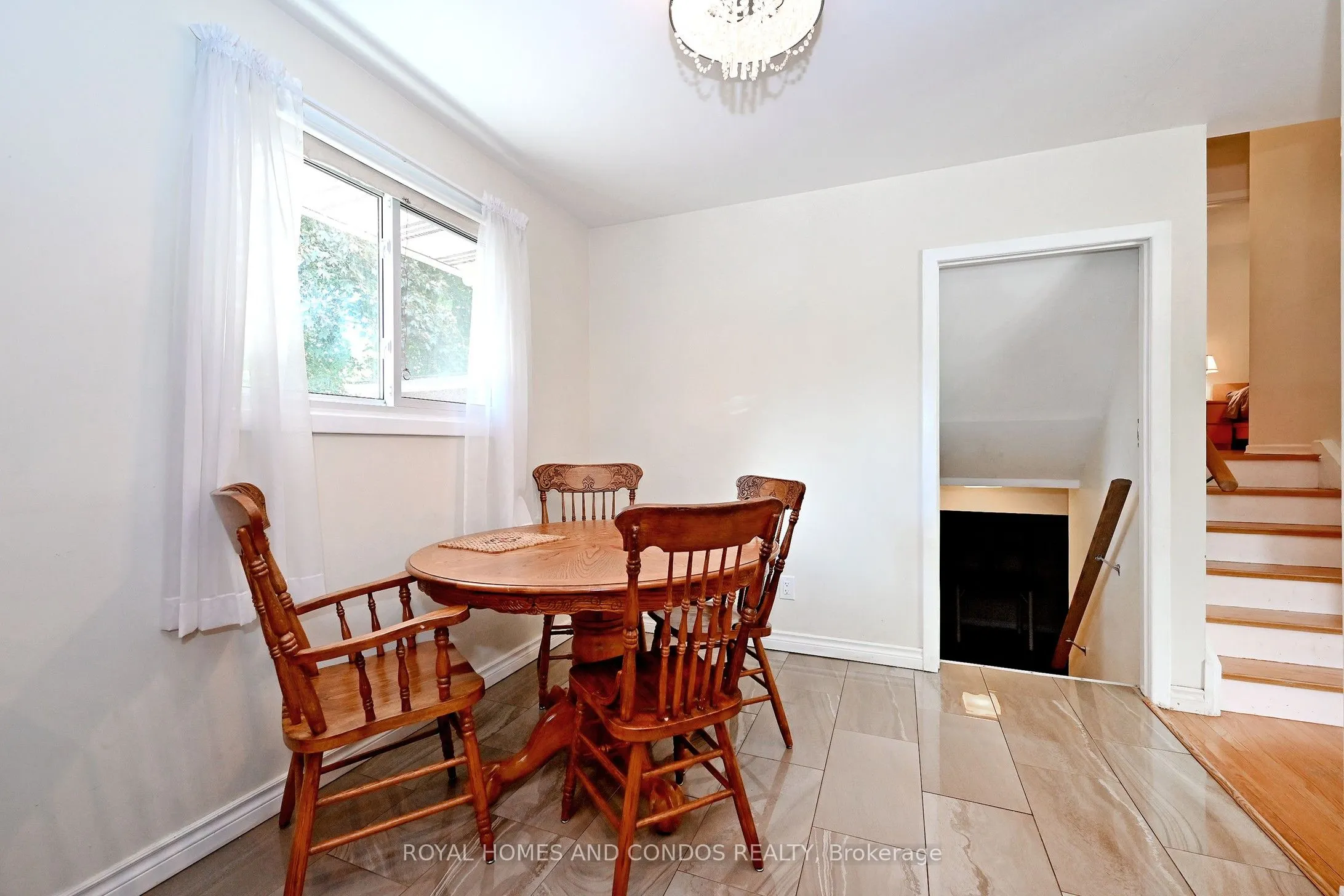 6 Raylawn Crescent