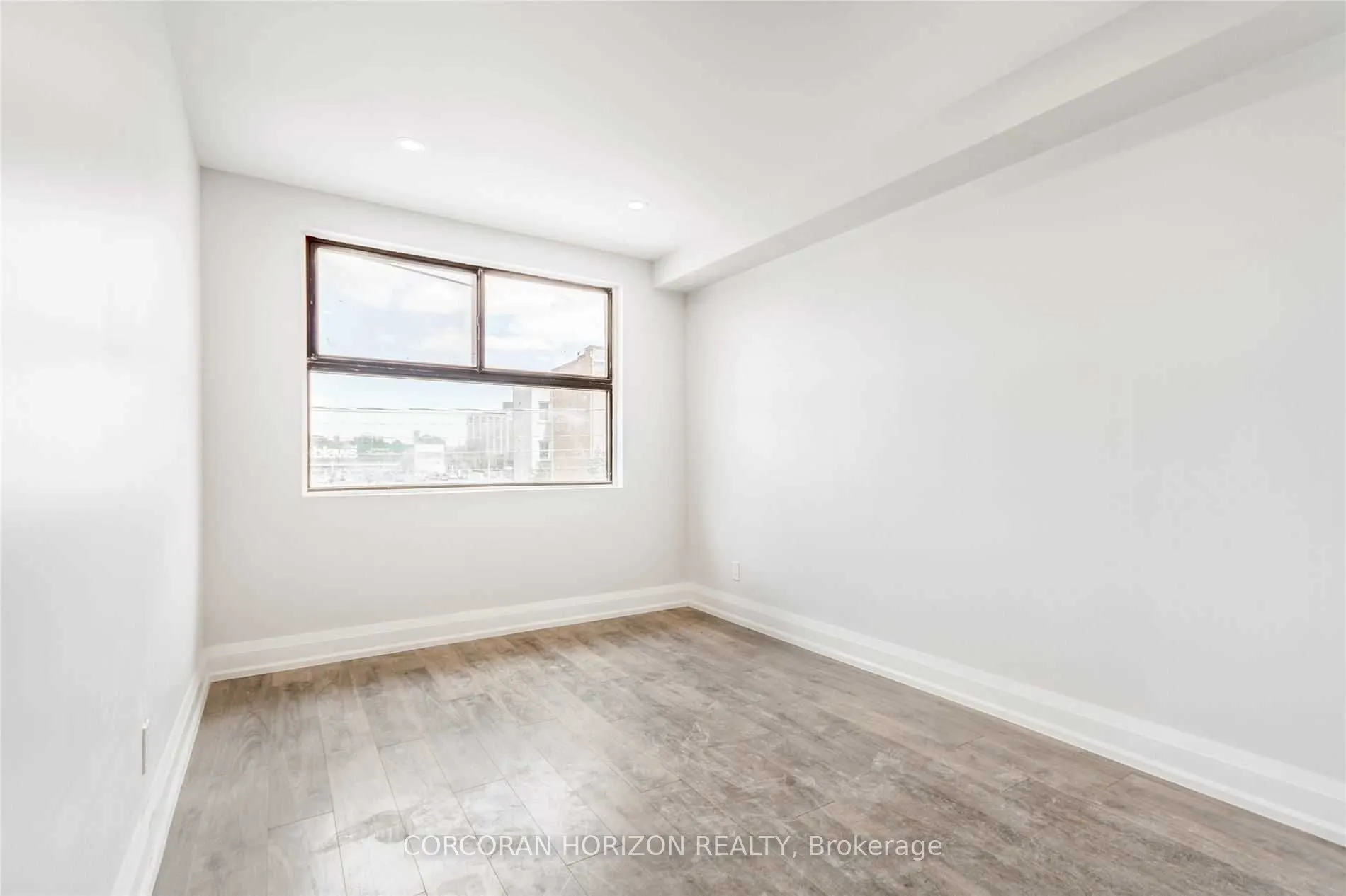 2261 Dundas Street W