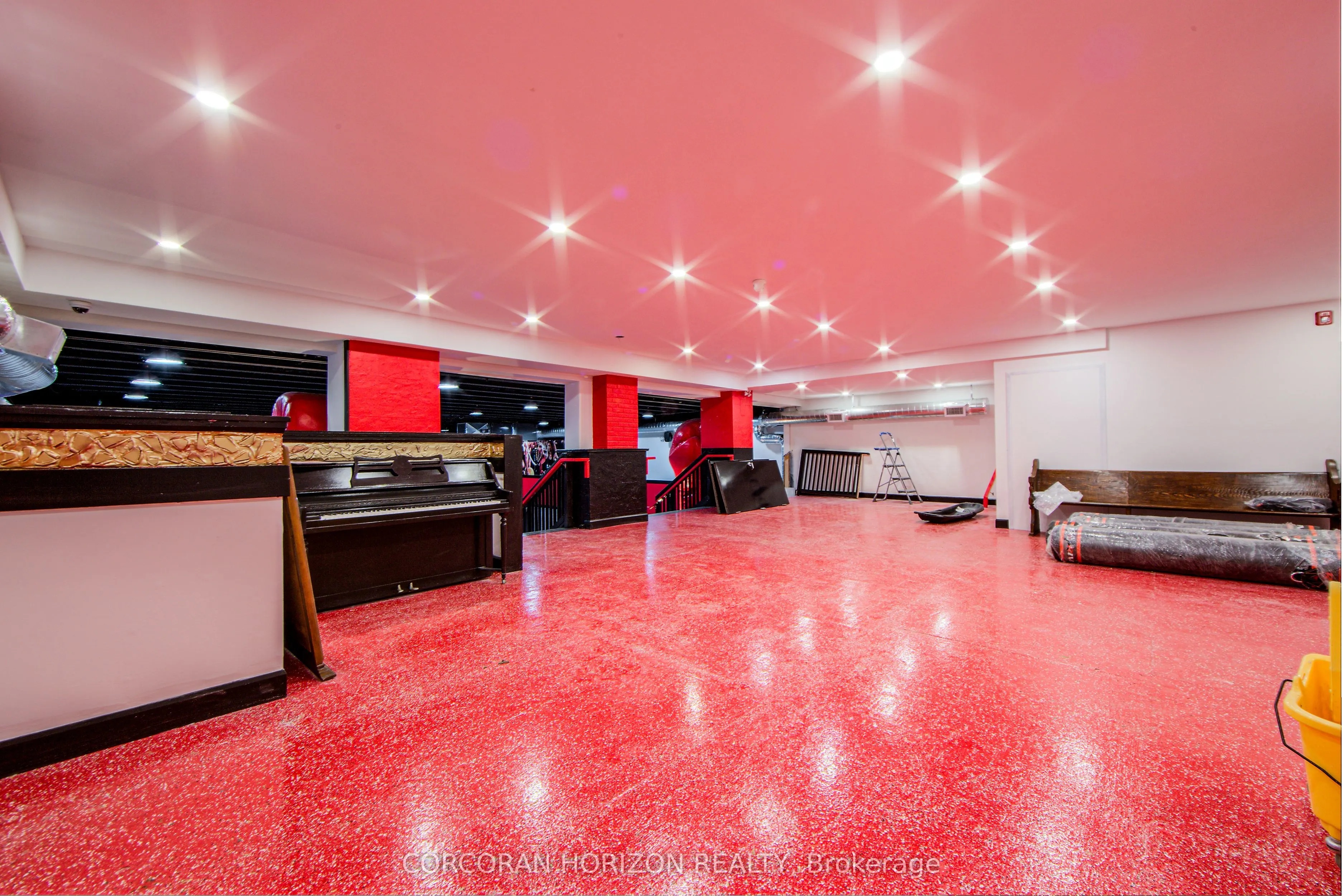 2261 Dundas Street W