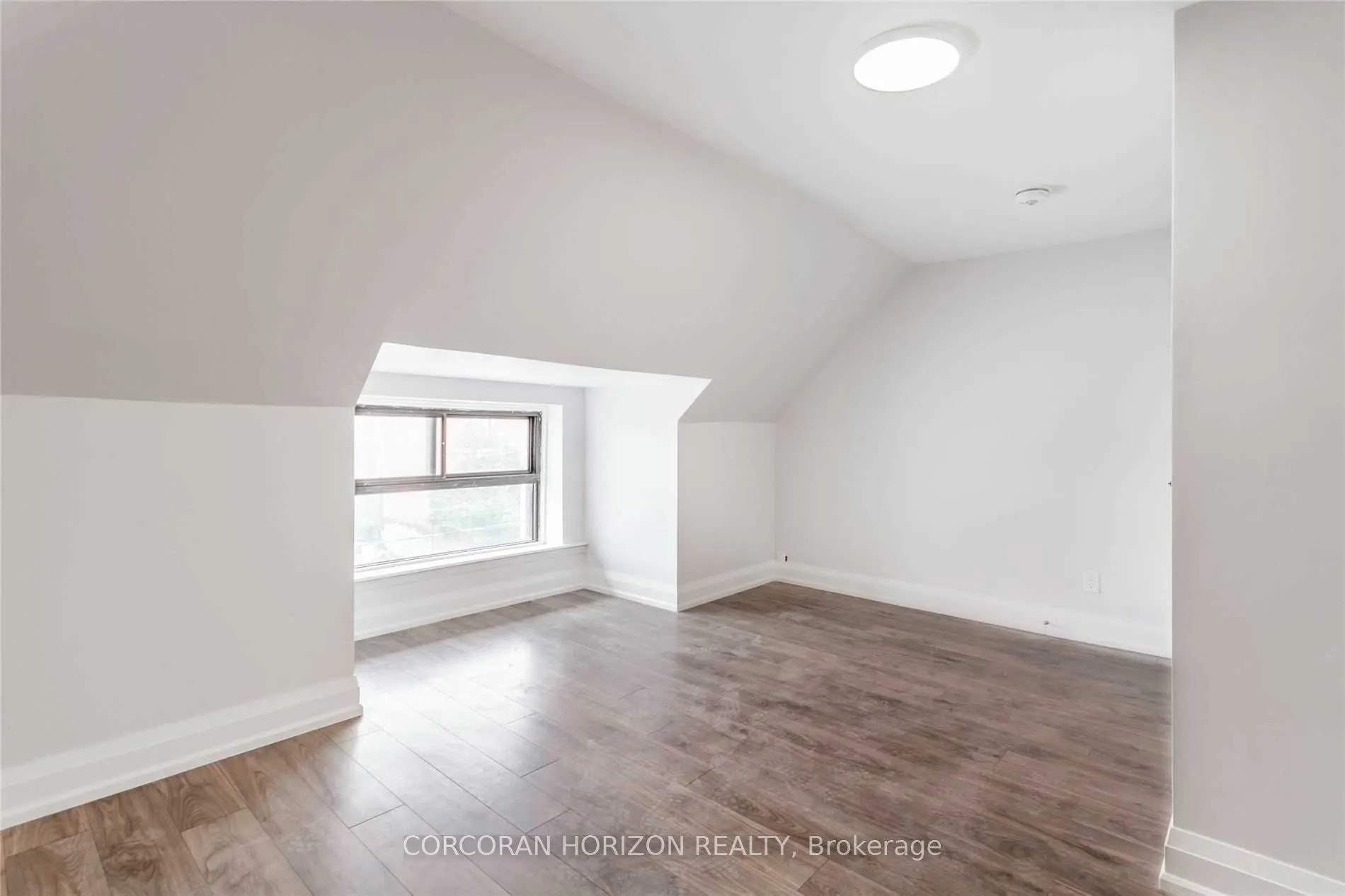 2261 Dundas Street W