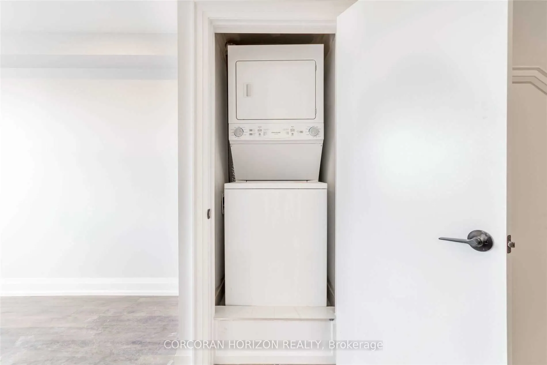 2261 Dundas Street W