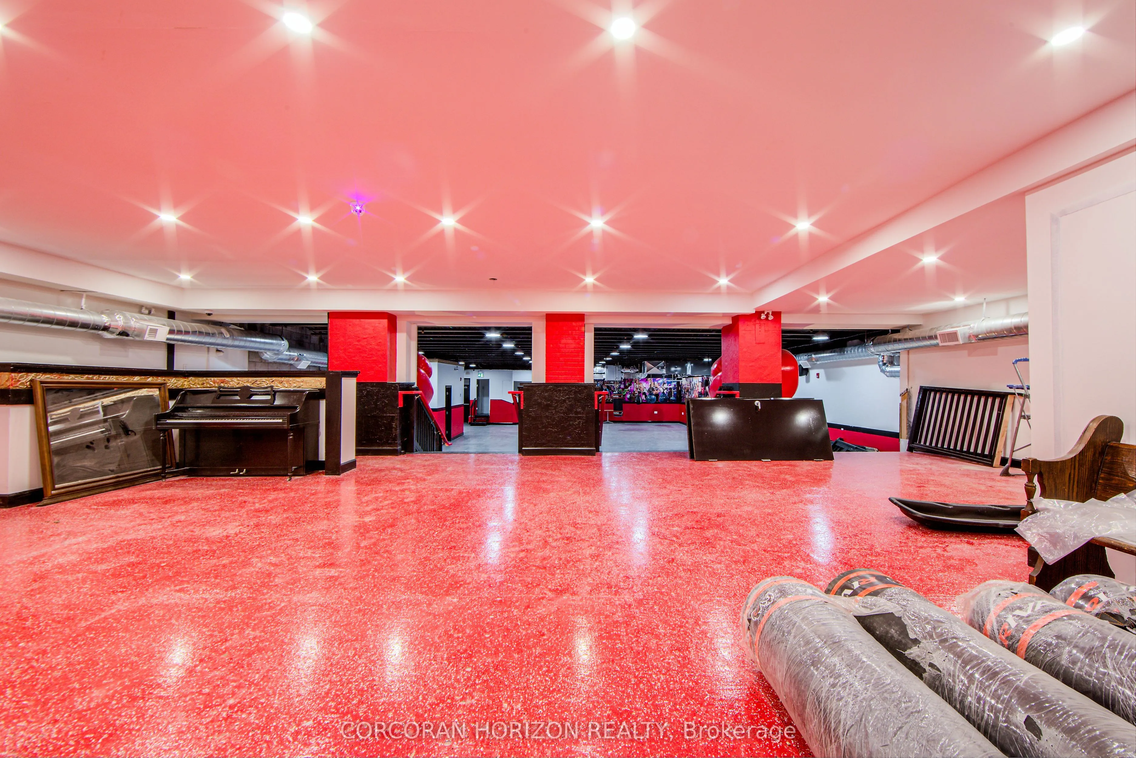 2261 Dundas Street W