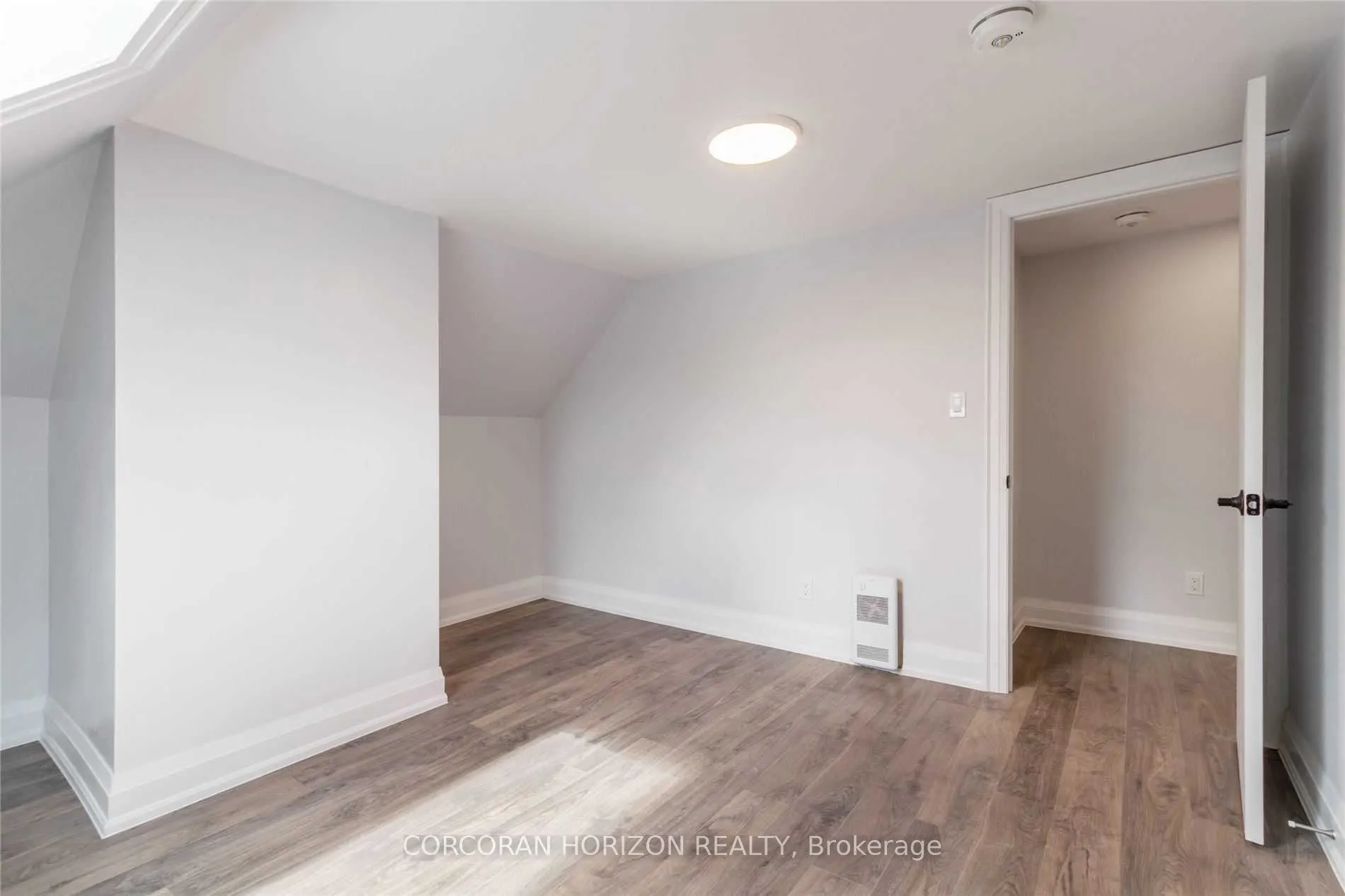 2261 Dundas Street W