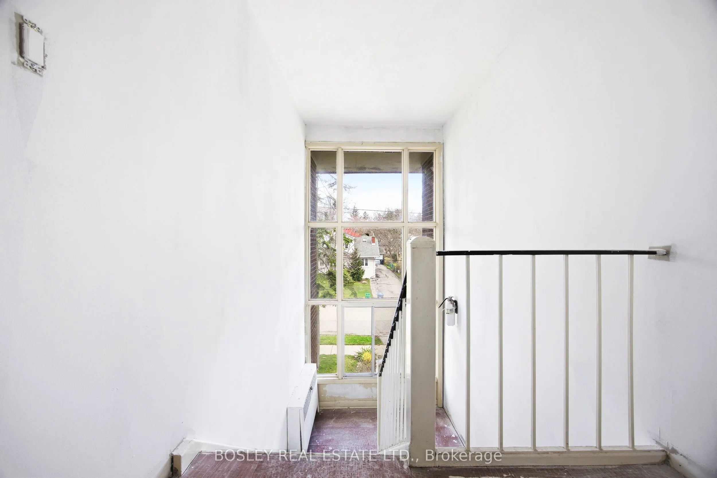 24 Oakwood Avenue N
