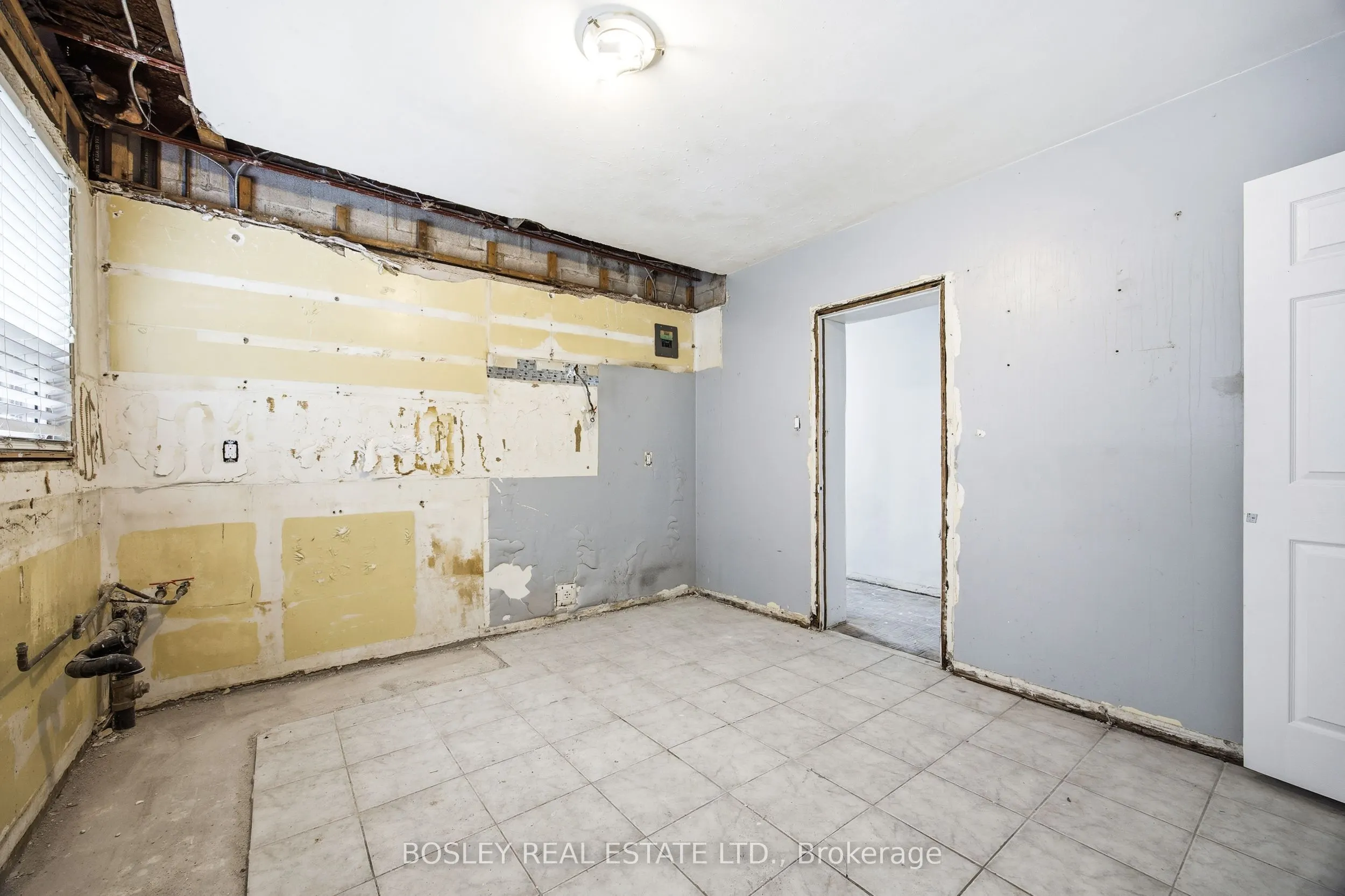 24 Oakwood Avenue N