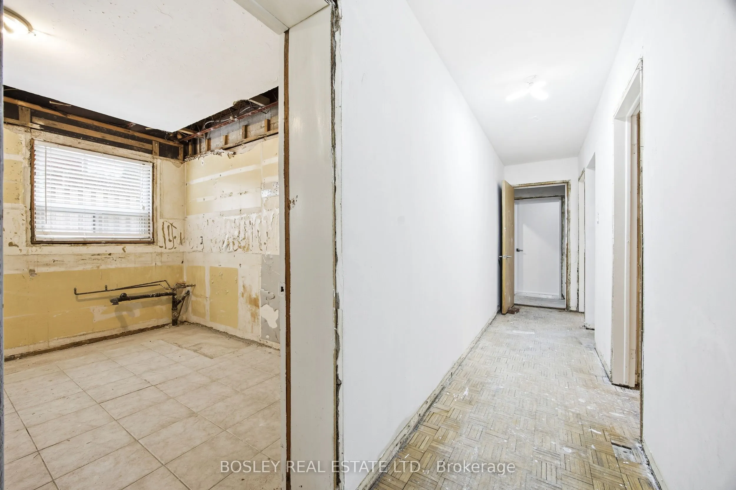 24 Oakwood Avenue N