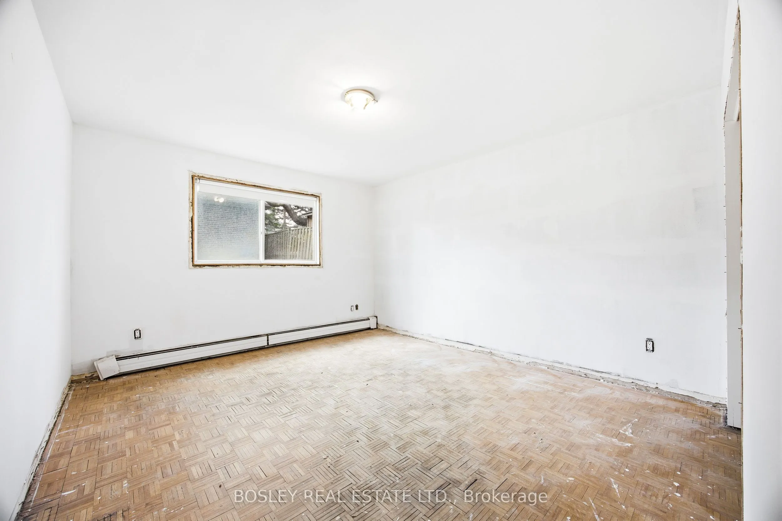 24 Oakwood Avenue N