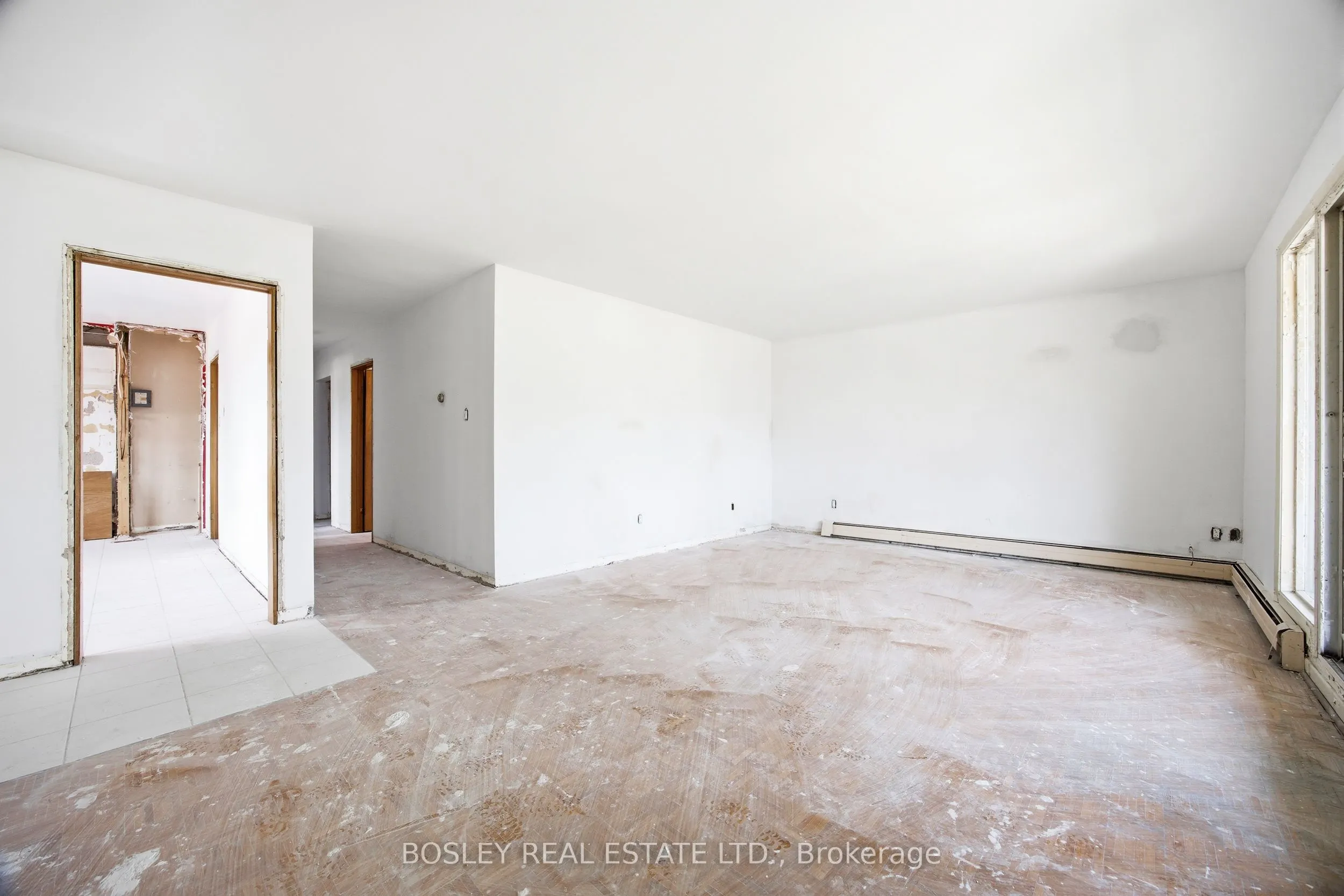24 Oakwood Avenue N