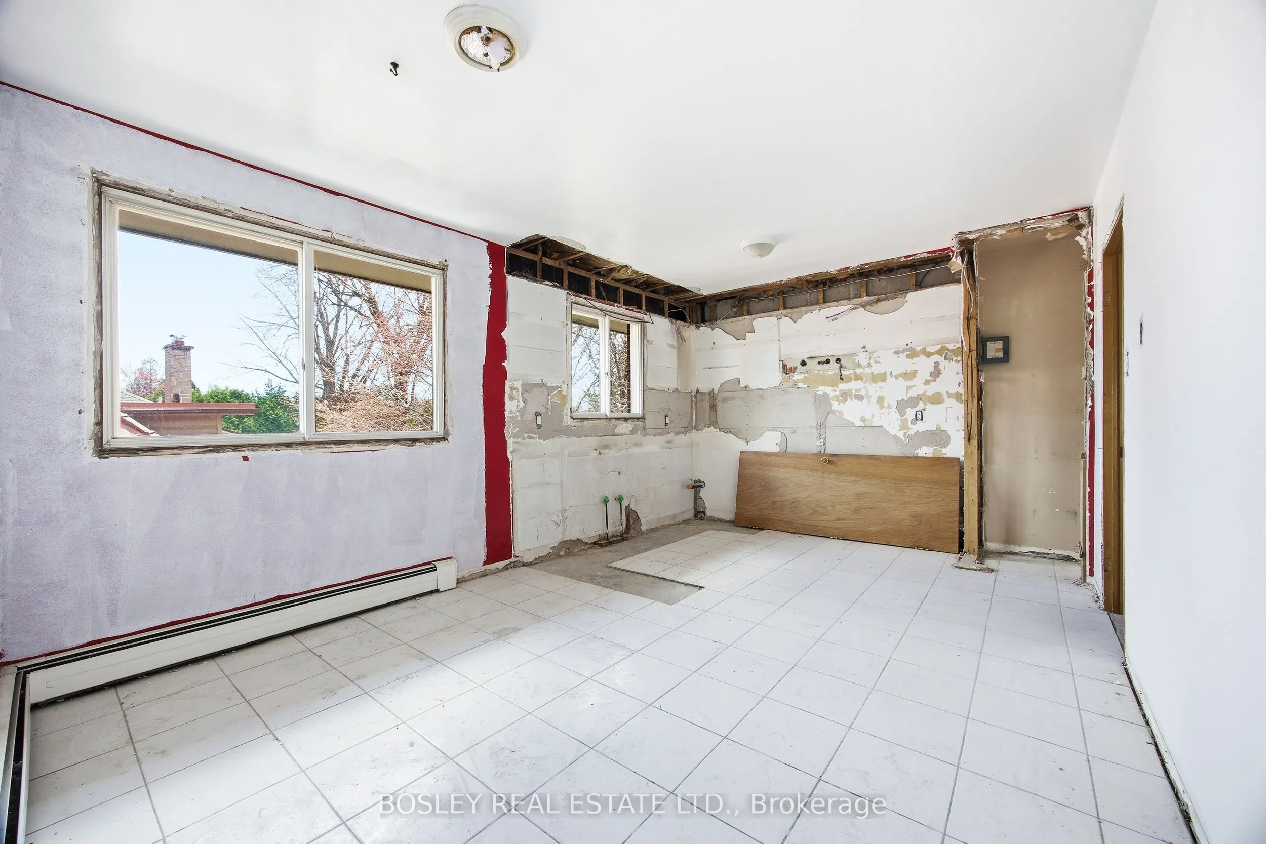 24 Oakwood Avenue N