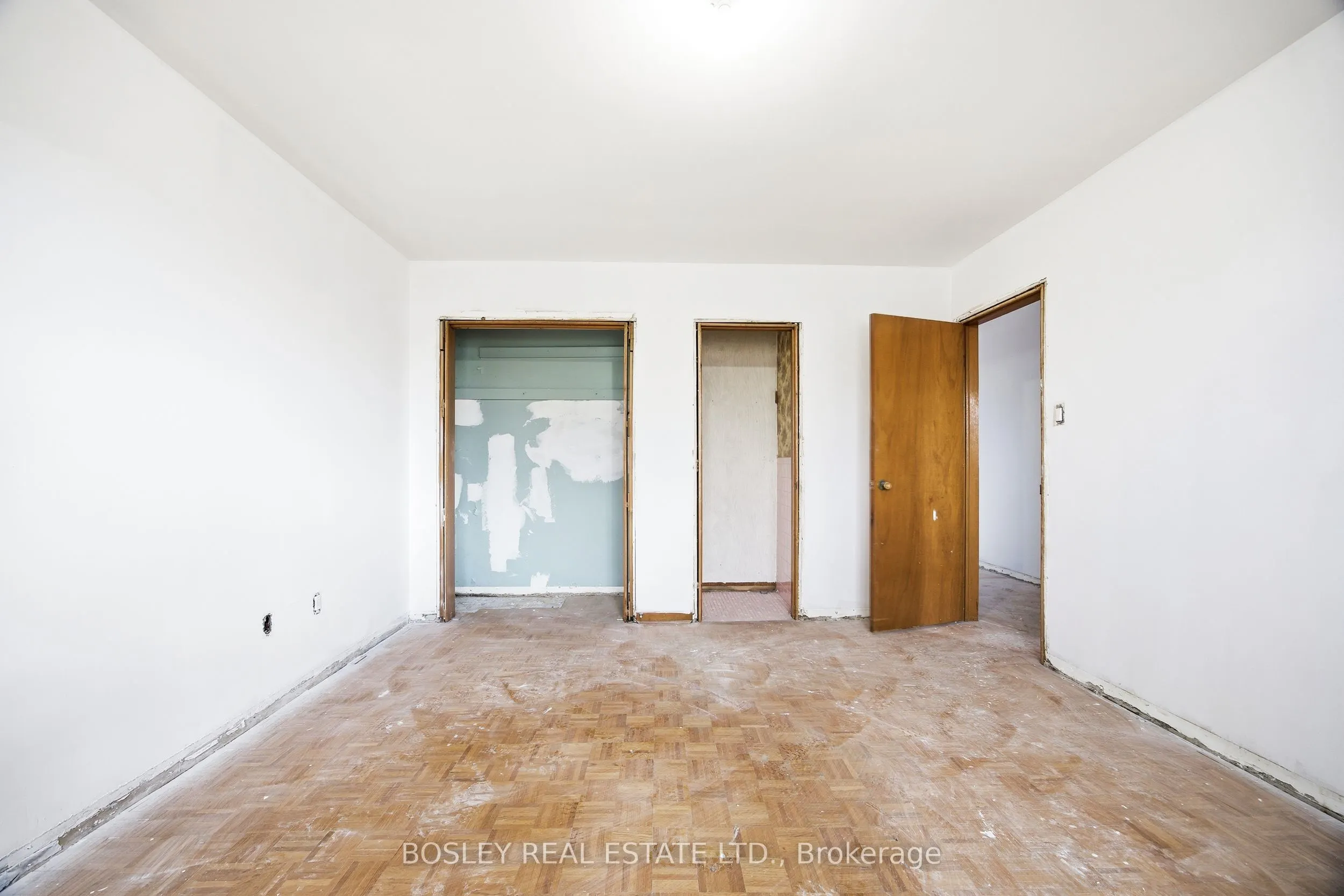 24 Oakwood Avenue N