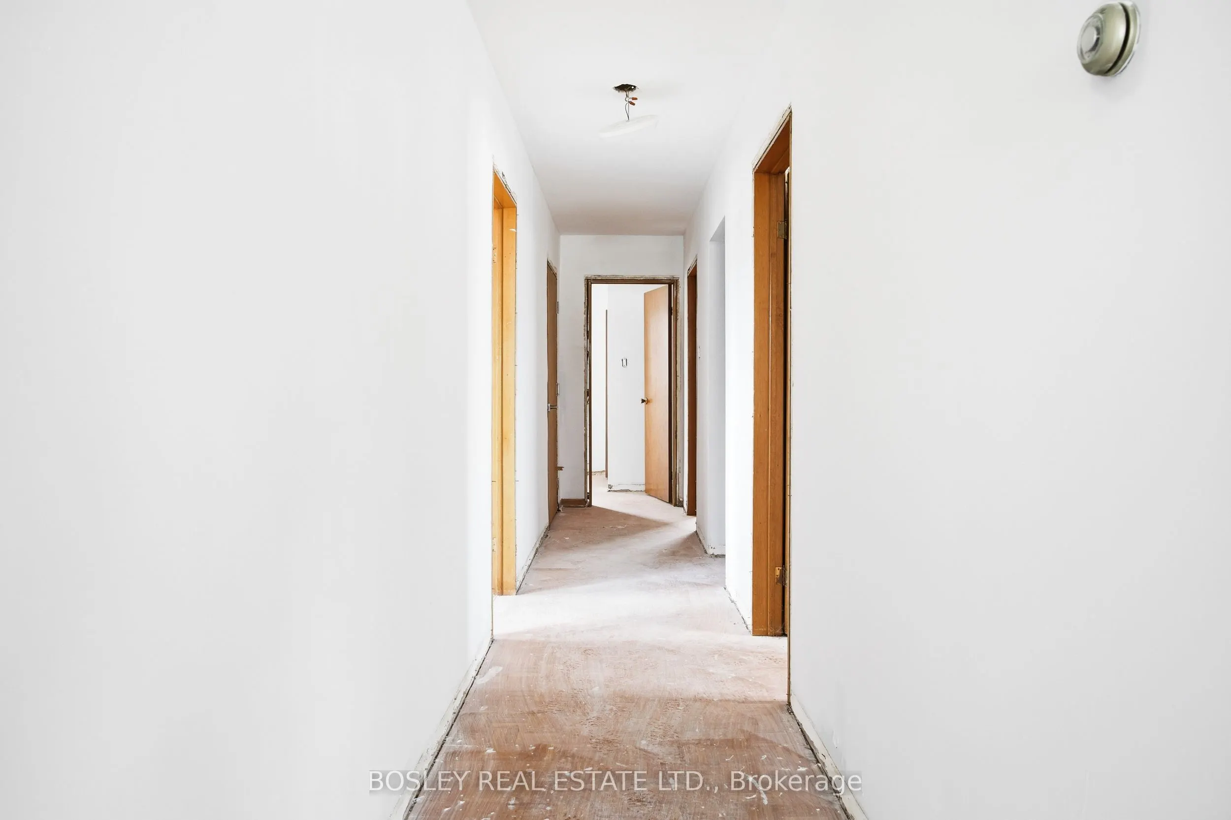 24 Oakwood Avenue N