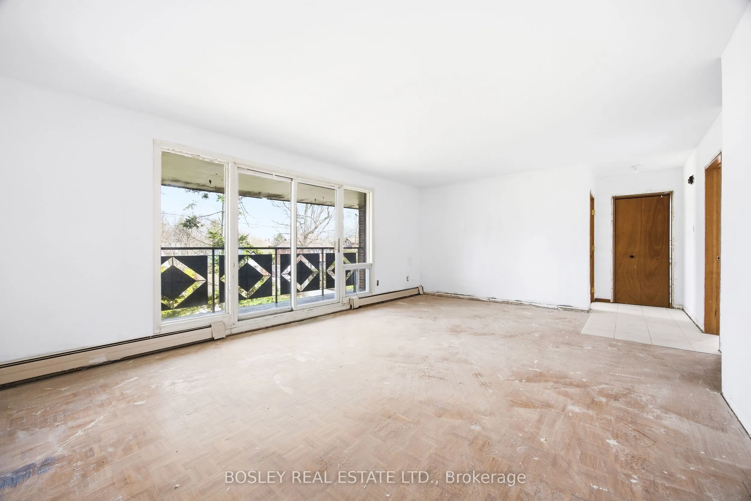 24 Oakwood Avenue N