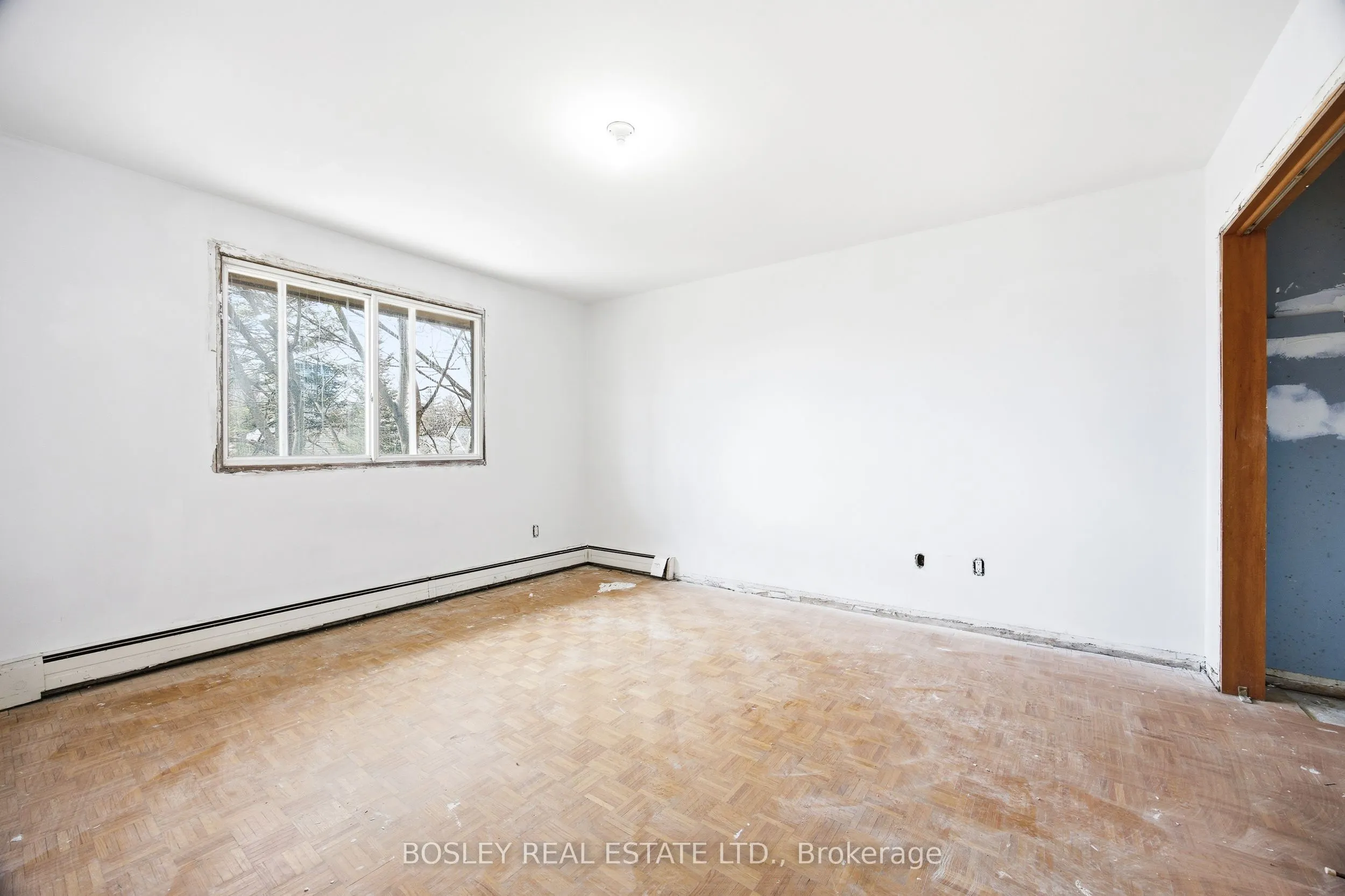 24 Oakwood Avenue N