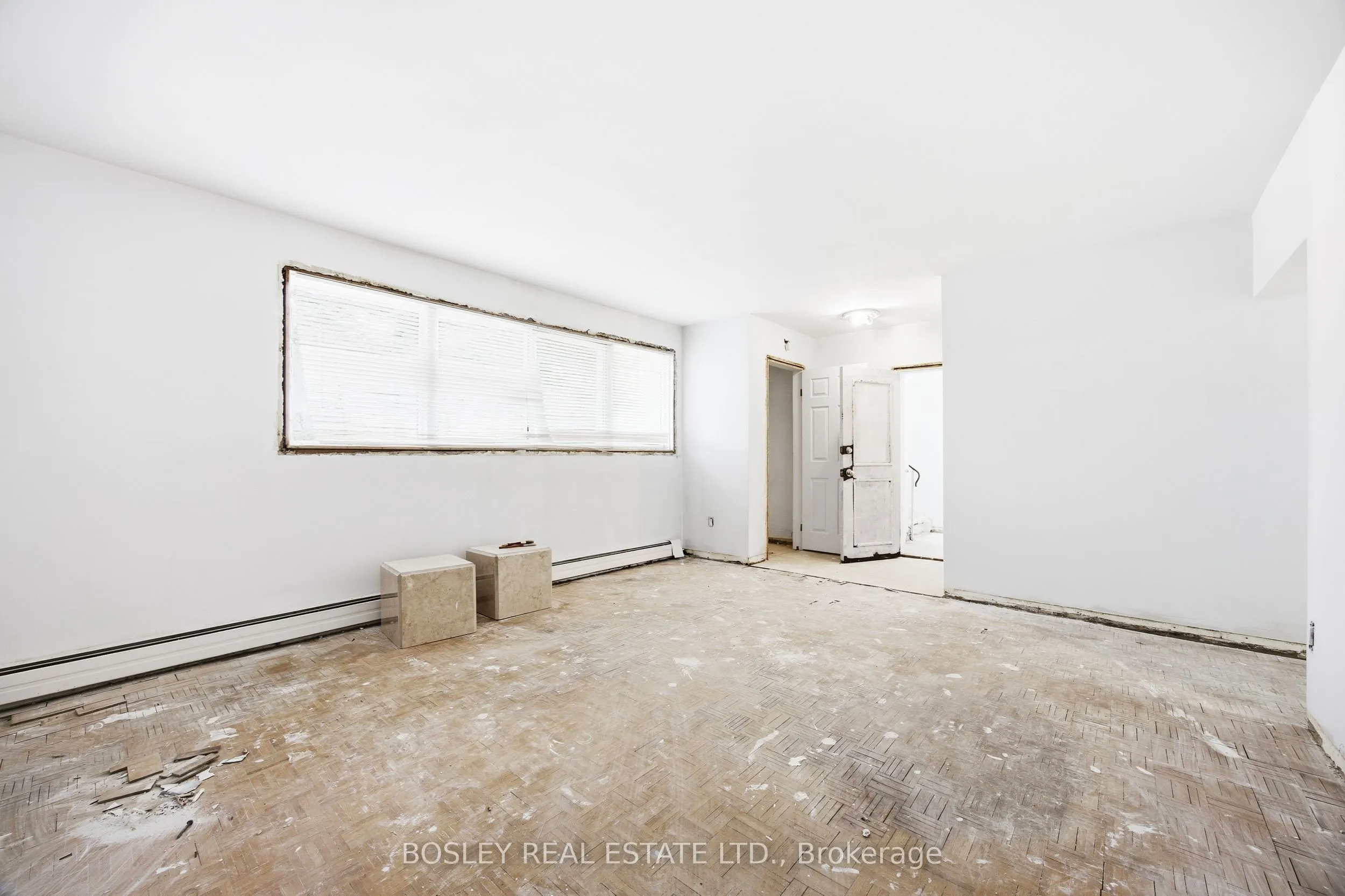 24 Oakwood Avenue N
