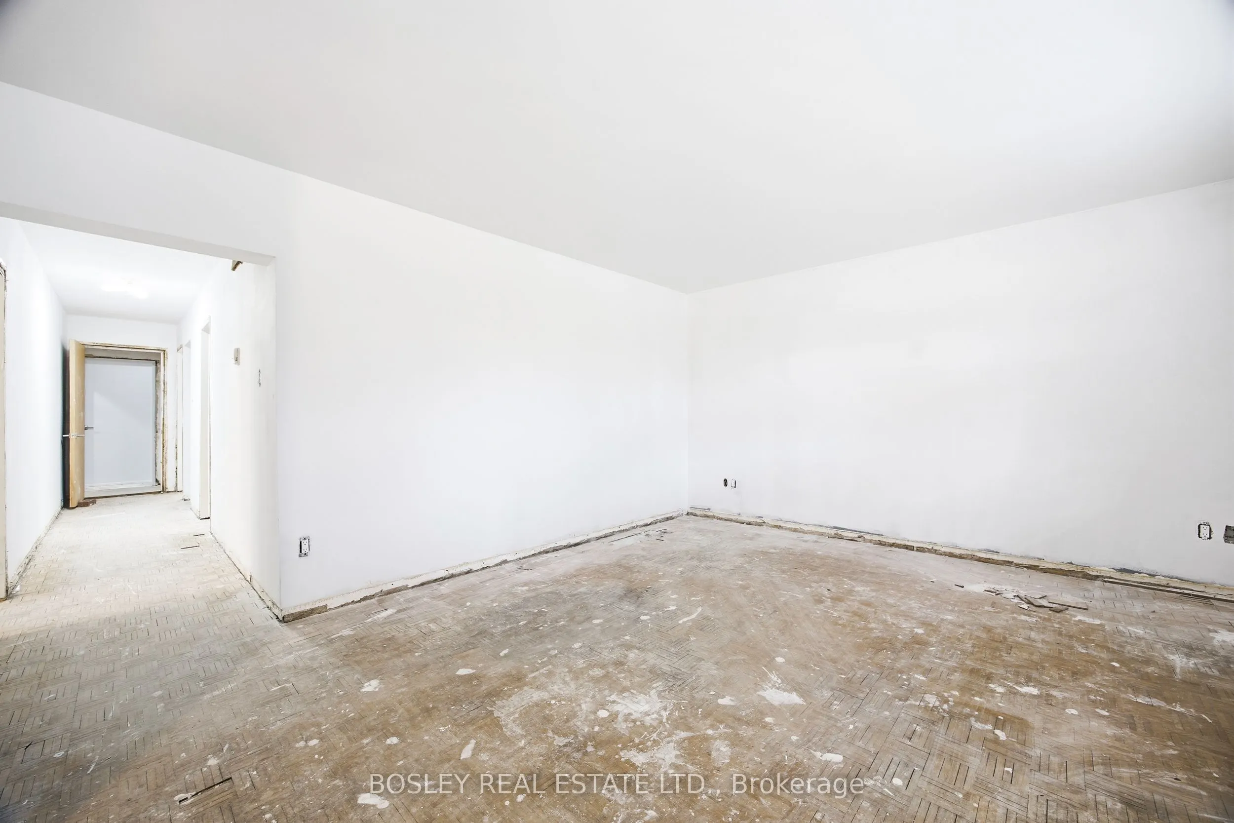 24 Oakwood Avenue N