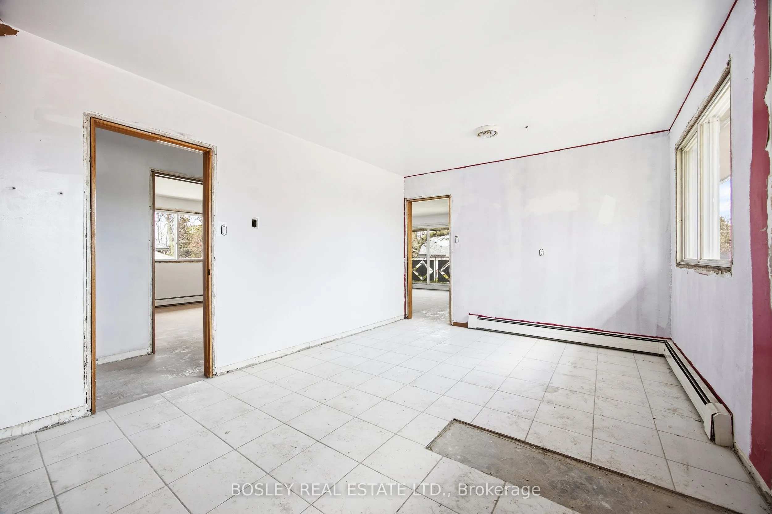 24 Oakwood Avenue N