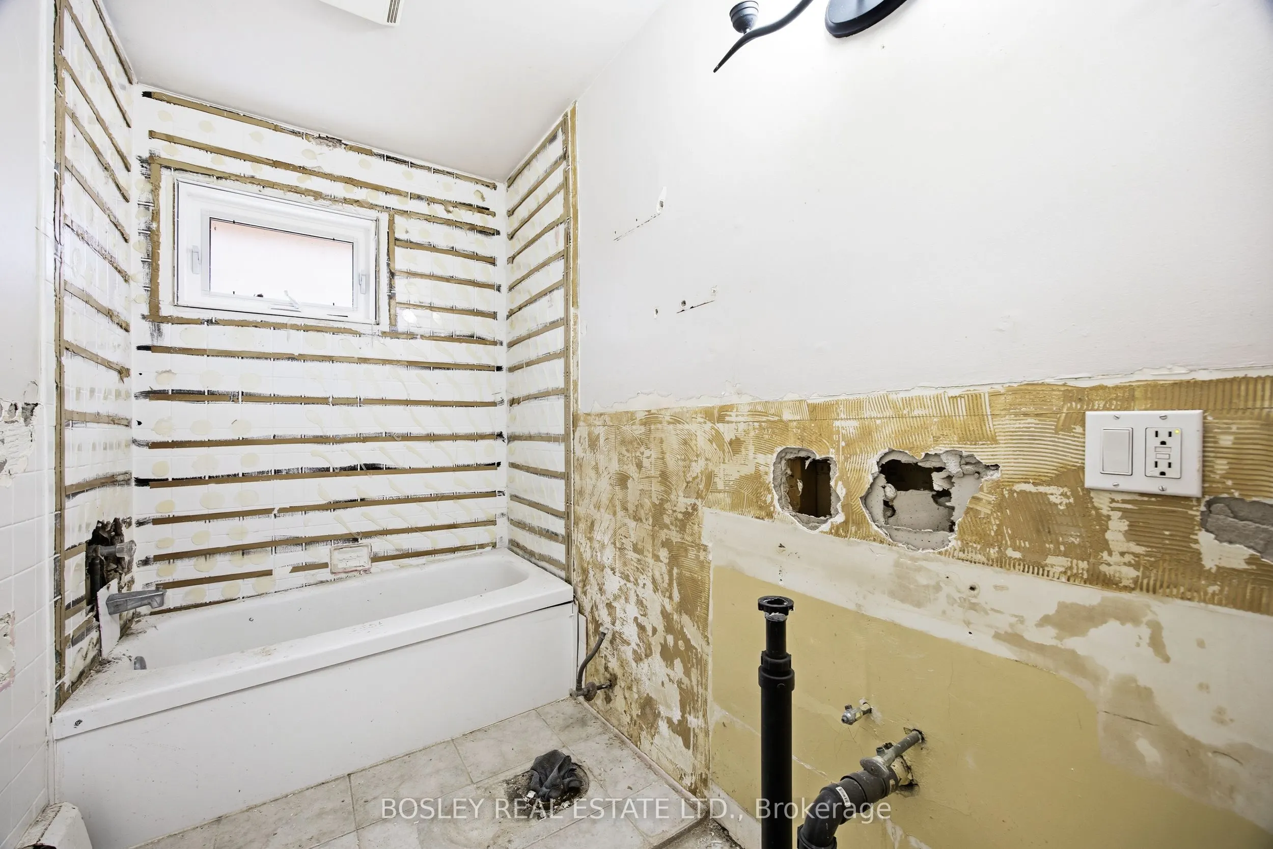 24 Oakwood Avenue N