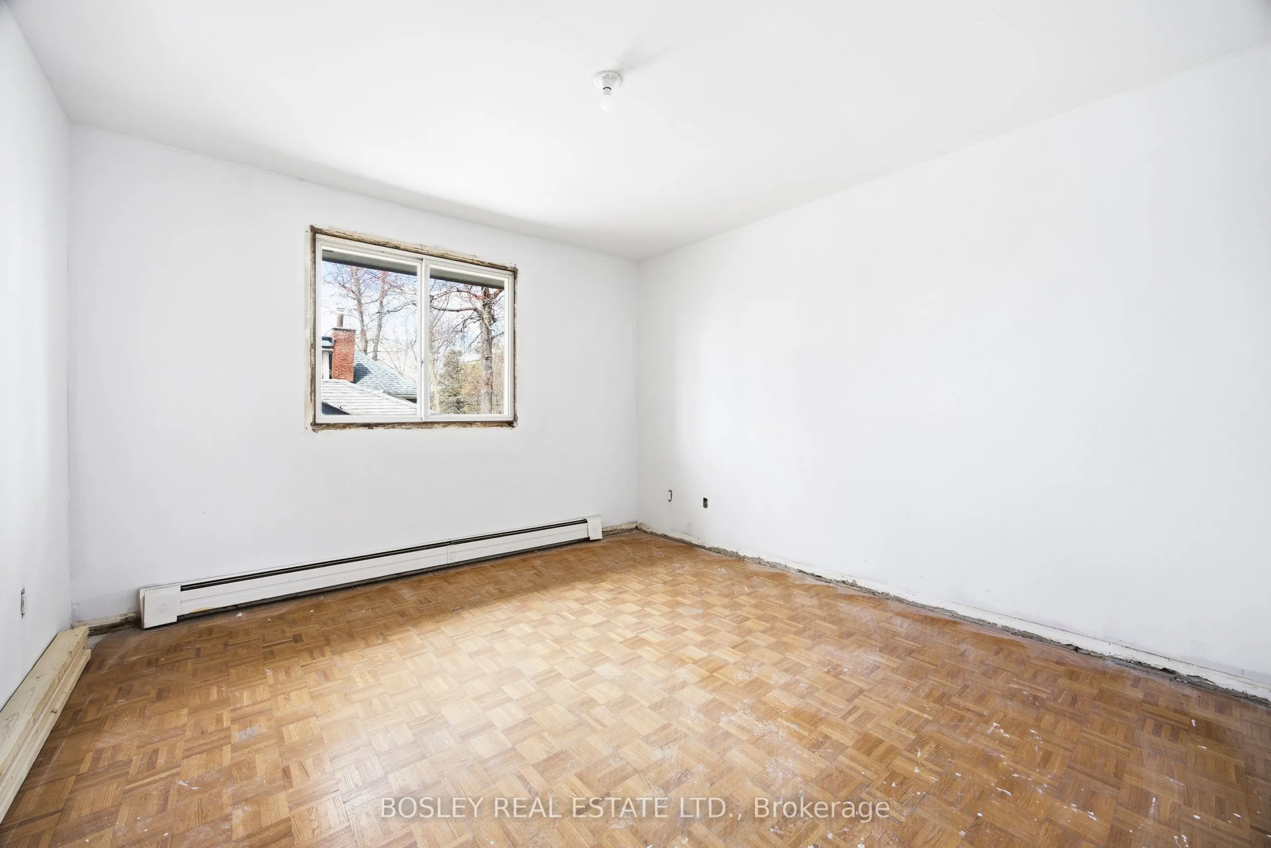 24 Oakwood Avenue N