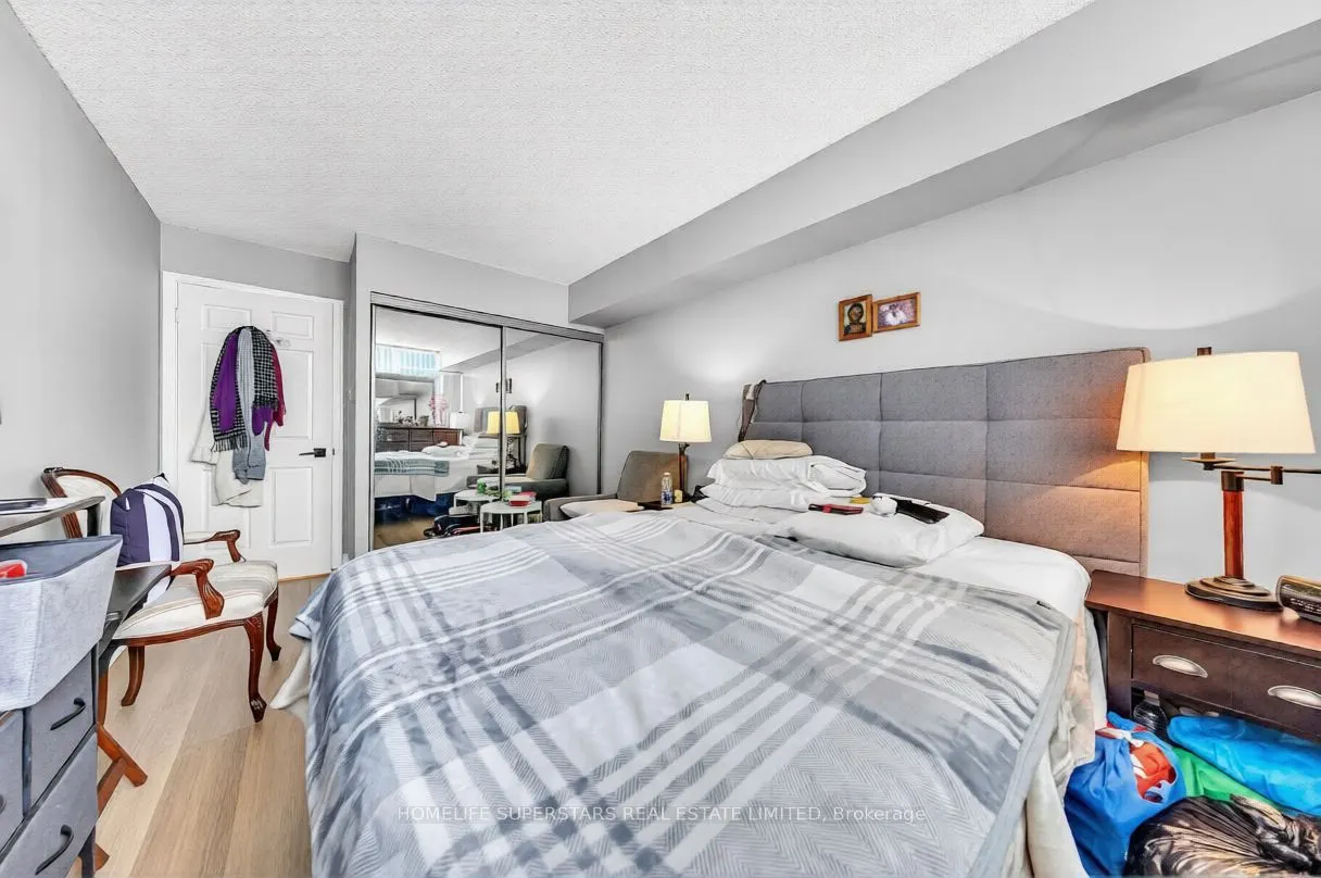 24 Hanover Road #907