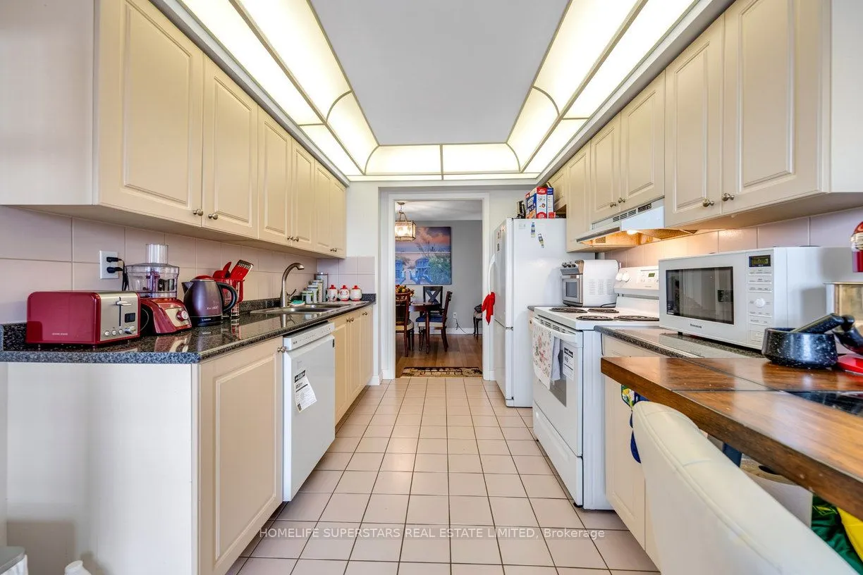 24 Hanover Road #907