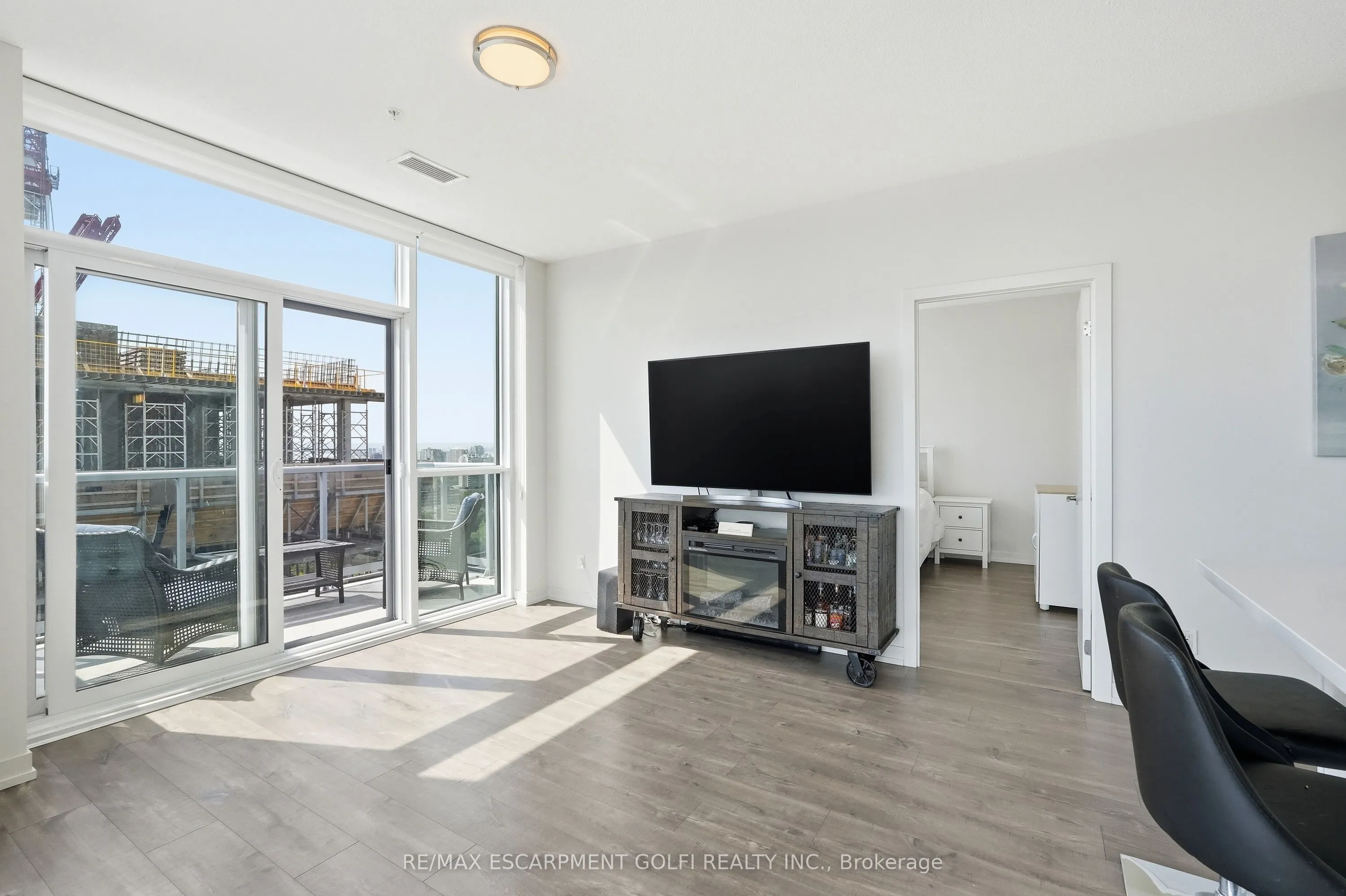 2093 FAIRVIEW Street #2004