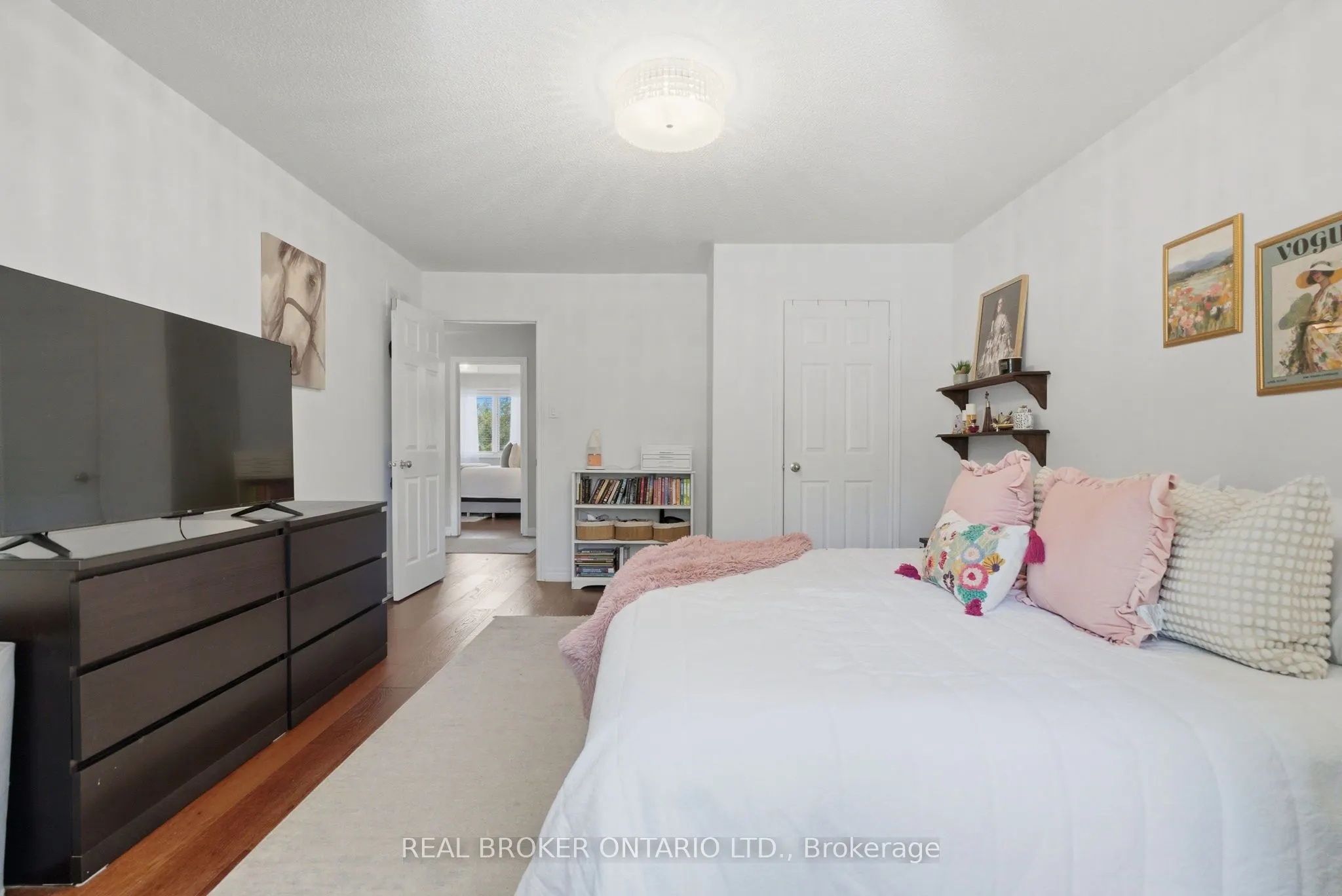 2205 Shaftesbury Court