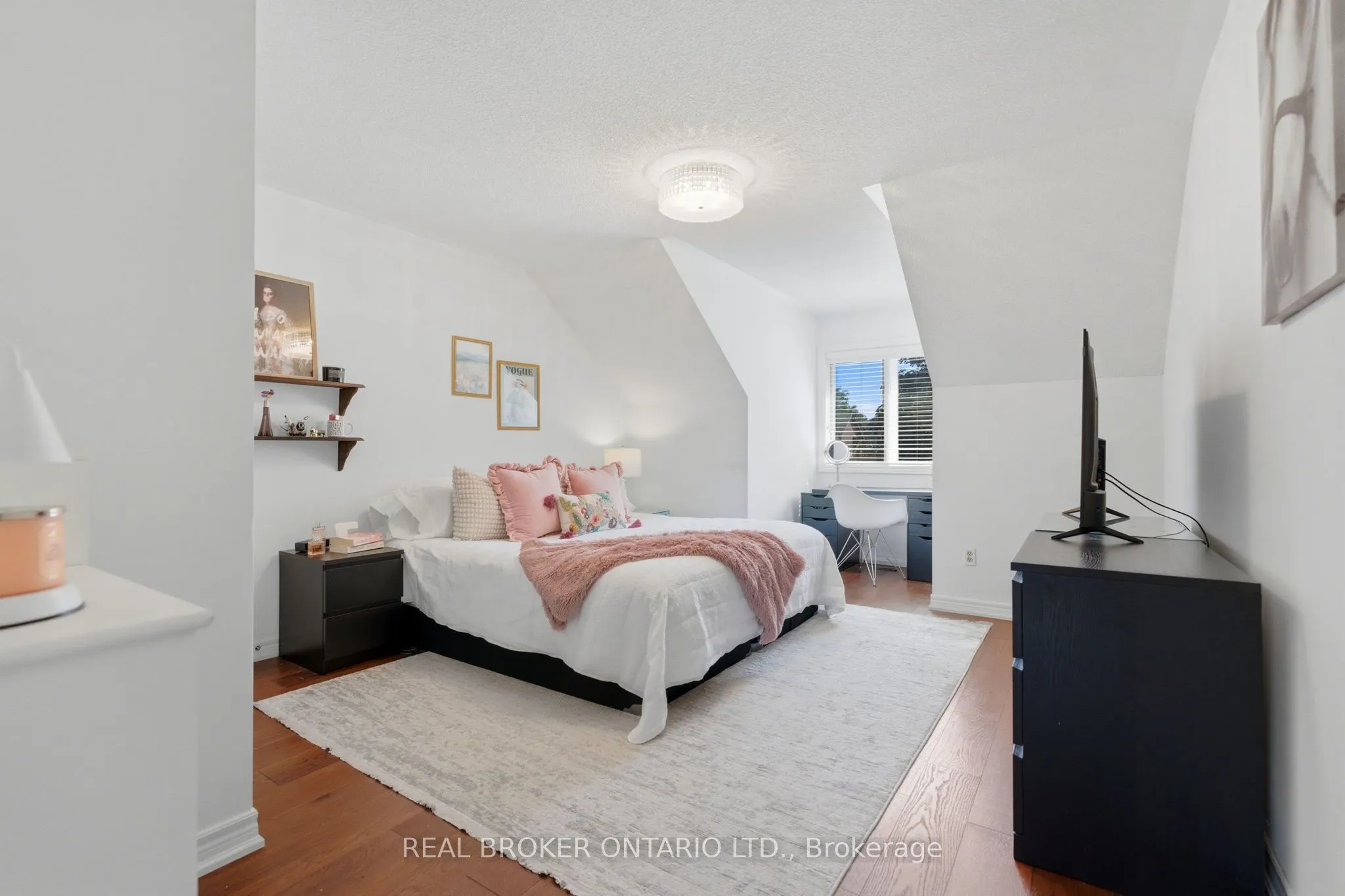 2205 Shaftesbury Court