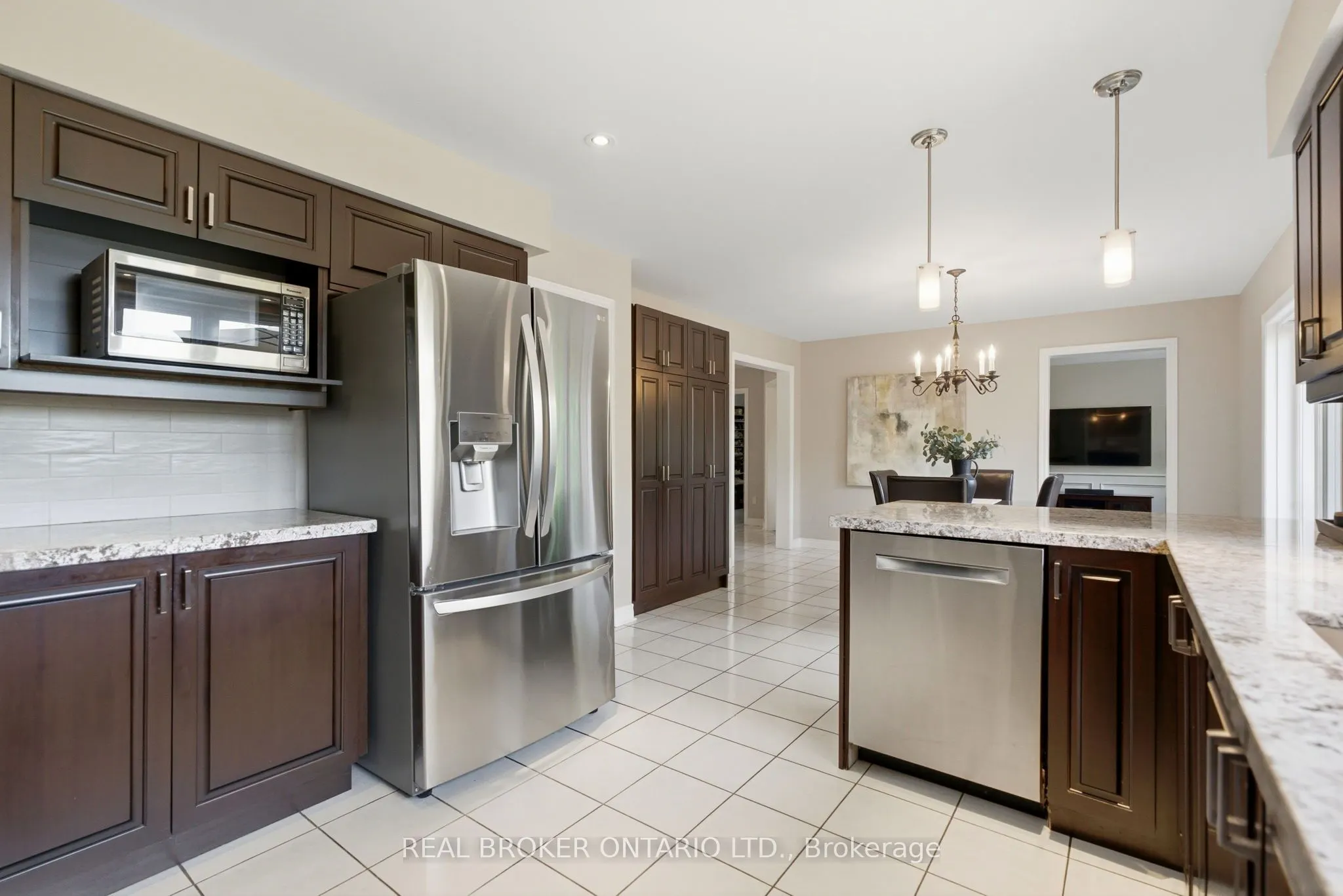 2205 Shaftesbury Court