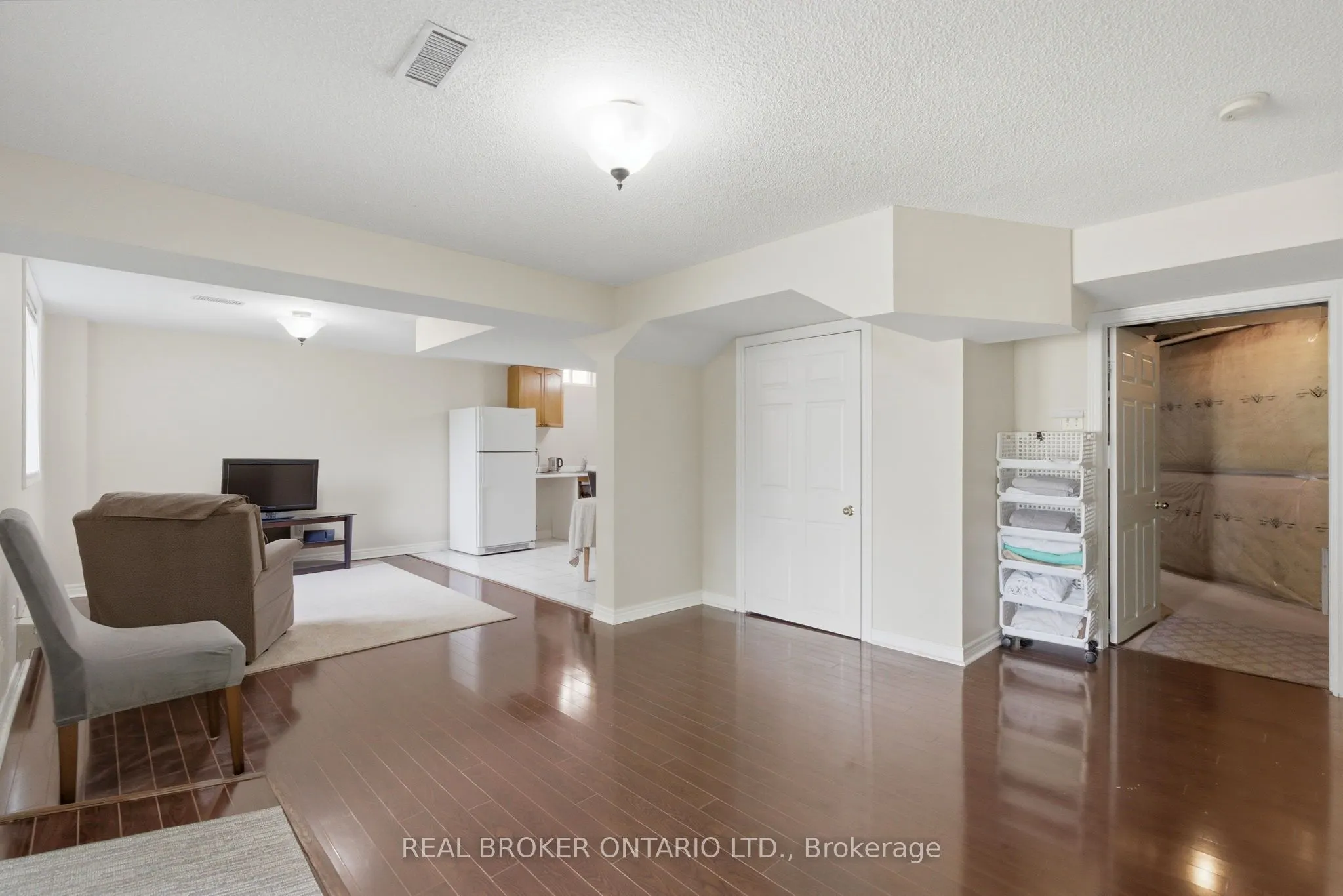 2205 Shaftesbury Court