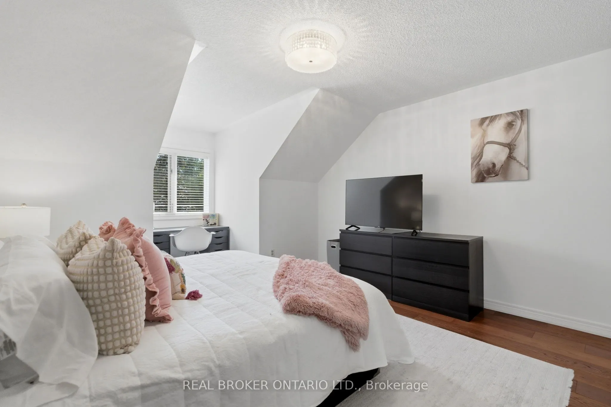 2205 Shaftesbury Court