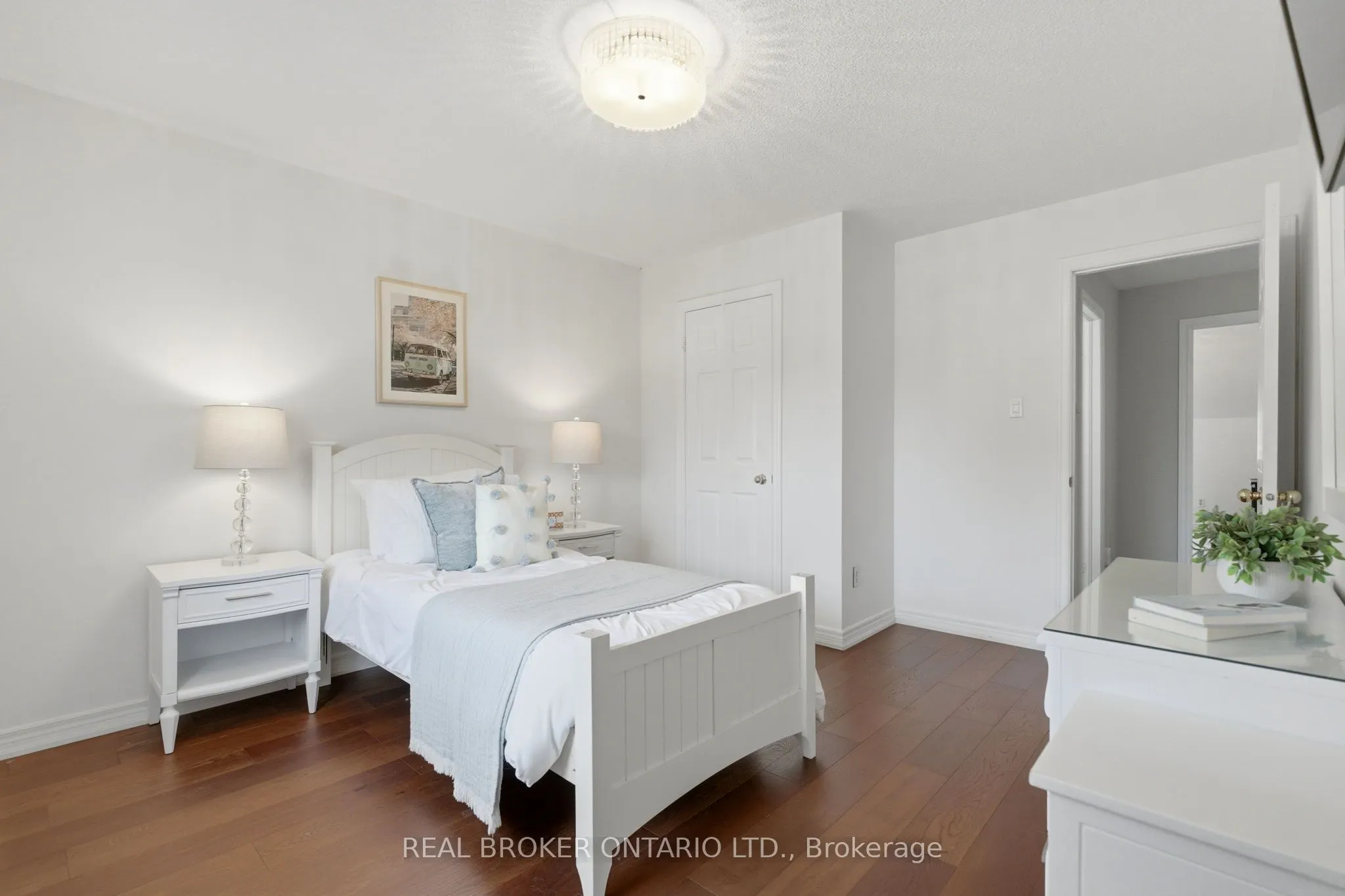 2205 Shaftesbury Court
