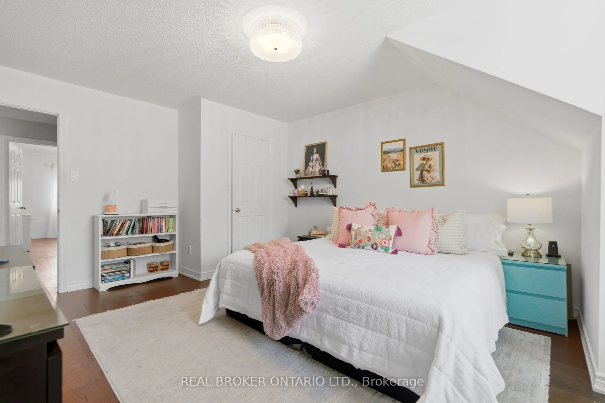 2205 Shaftesbury Court