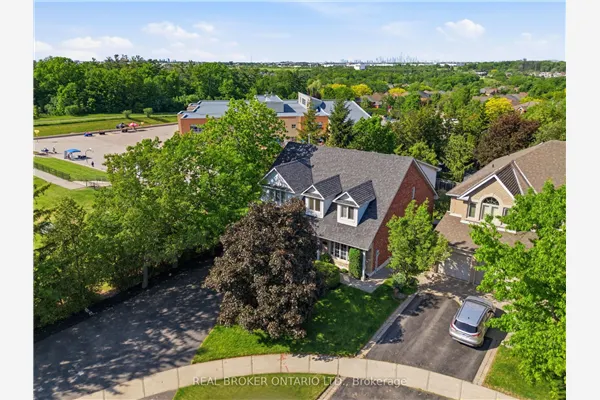 2205 Shaftesbury Court