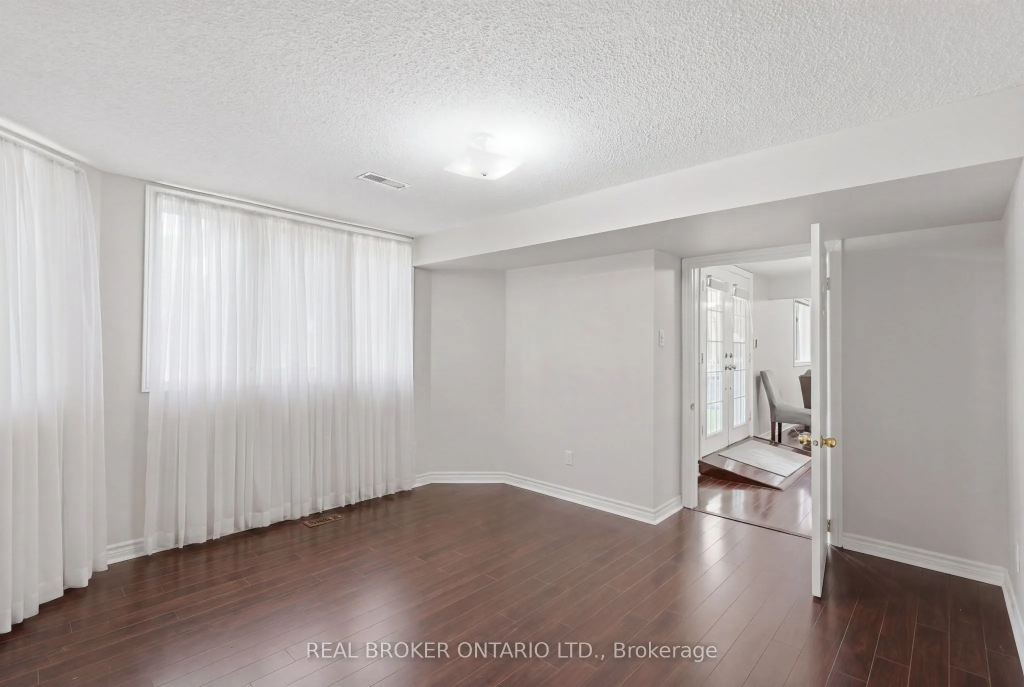 2205 Shaftesbury Court